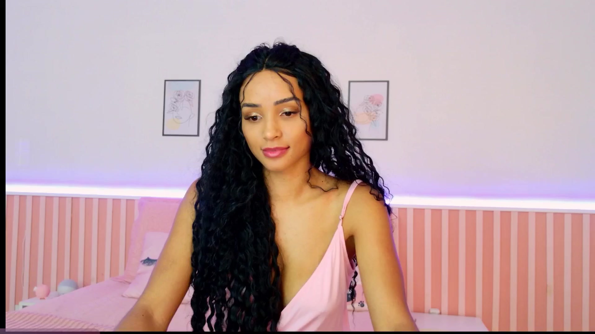 Gallery image thumbnail from Helen9g38's myfreecams stream on, 12/26/2024, 16:58 image 15 of 20