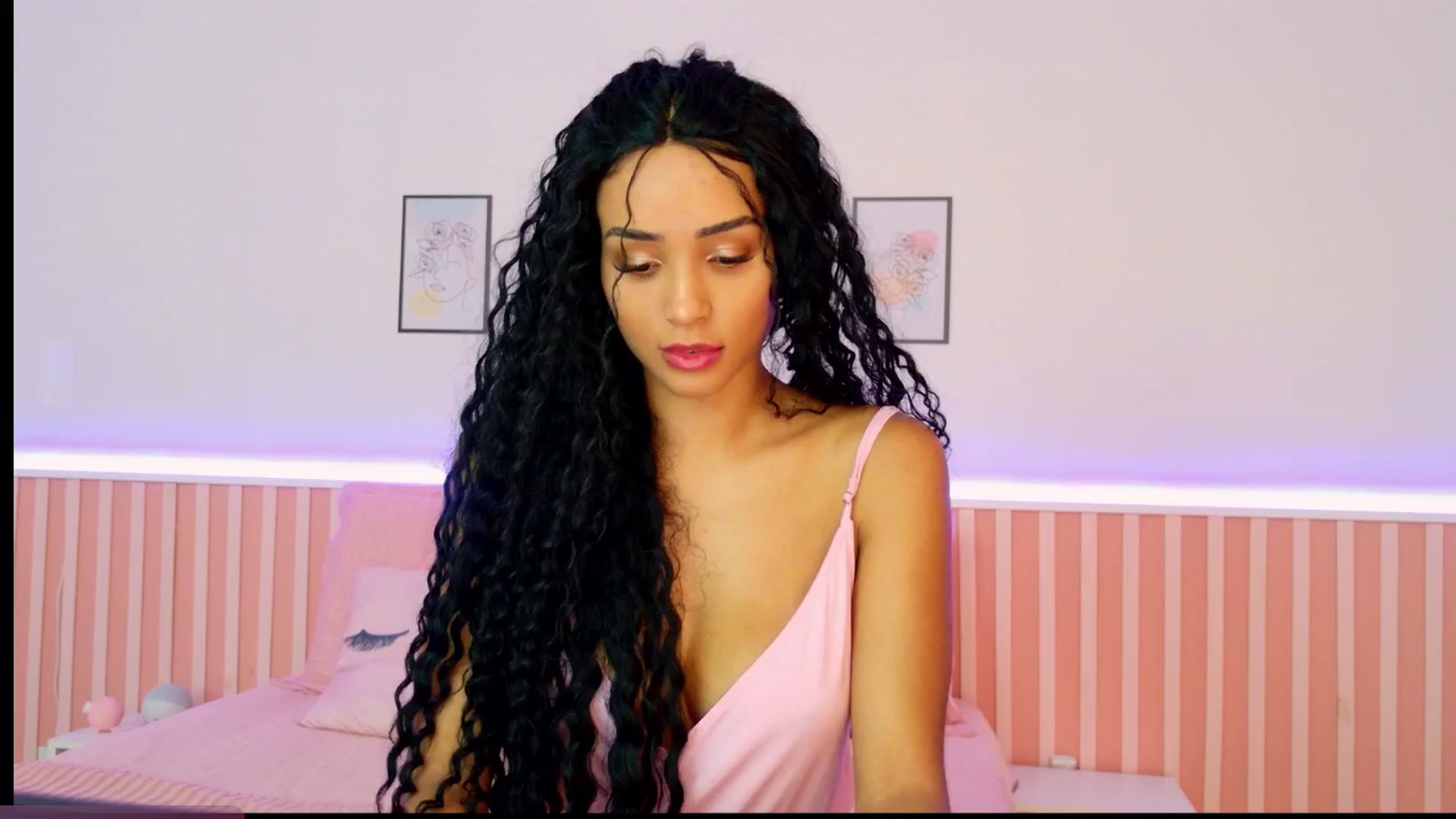 Gallery image thumbnail from Helen9g38's myfreecams stream on, 12/26/2024, 16:58 image 7 of 20