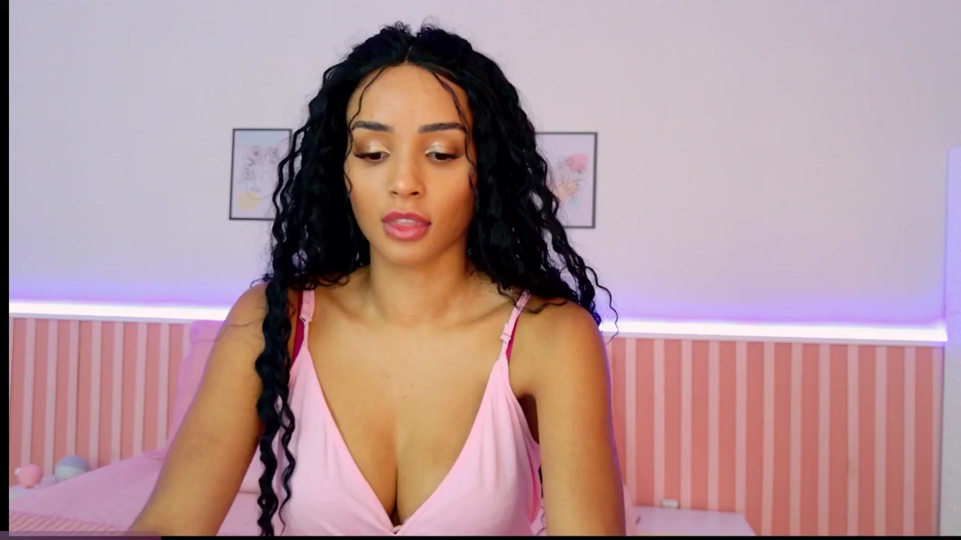 Gallery image thumbnail from Helen9g38's myfreecams stream on, 12/26/2024, 17:44 image 18 of 20