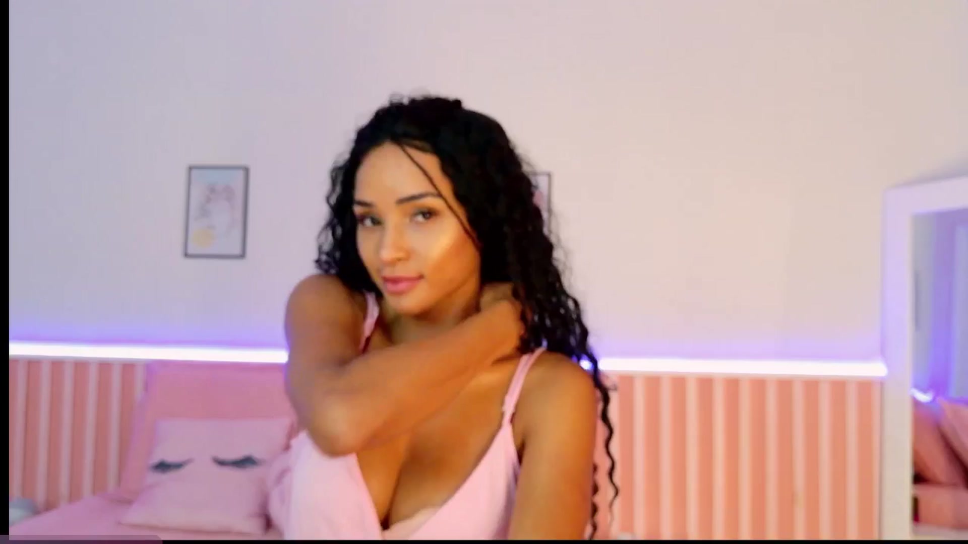 Gallery image thumbnail from Helen9g38's myfreecams stream on, 12/26/2024, 18:24 image 5 of 20