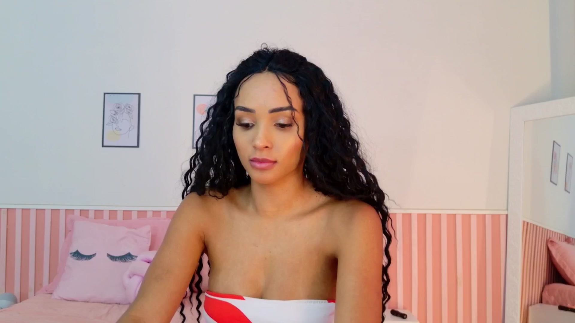 Gallery image thumbnail from Helen9g38's myfreecams stream on, 12/28/2024, 17:30 image 15 of 20