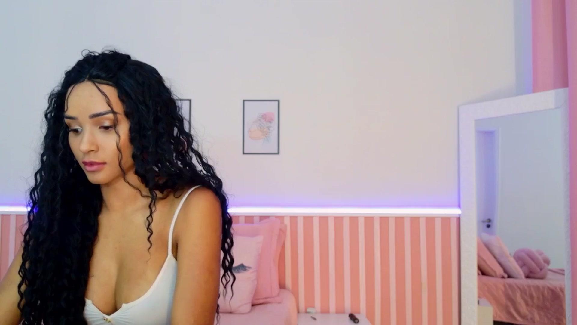 Gallery image thumbnail from Helen9g38's myfreecams stream on, 12/30/2024, 18:49 image 5 of 20