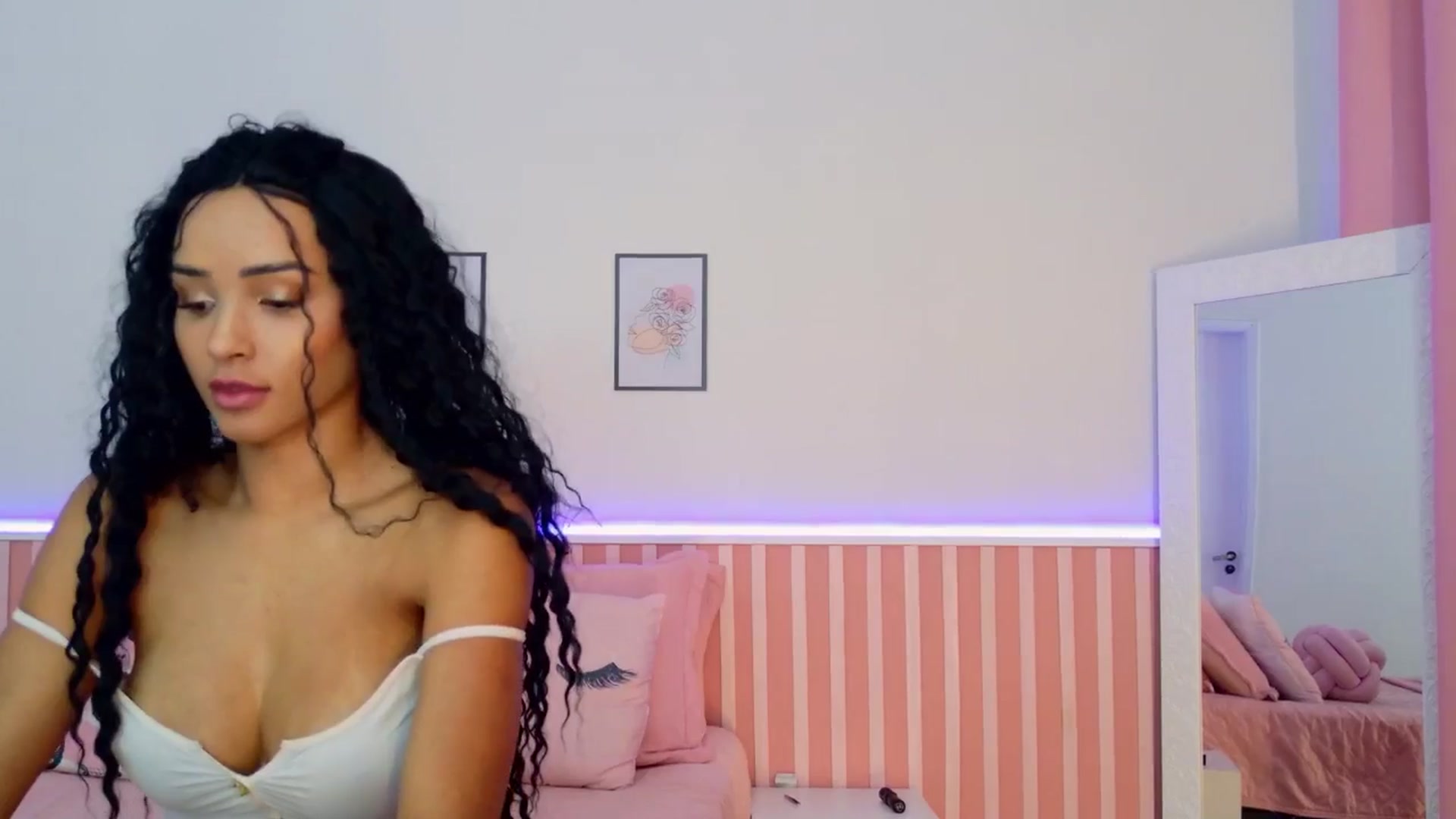 Gallery image thumbnail from Helen9g38's myfreecams stream on, 12/30/2024, 18:49 image 14 of 20