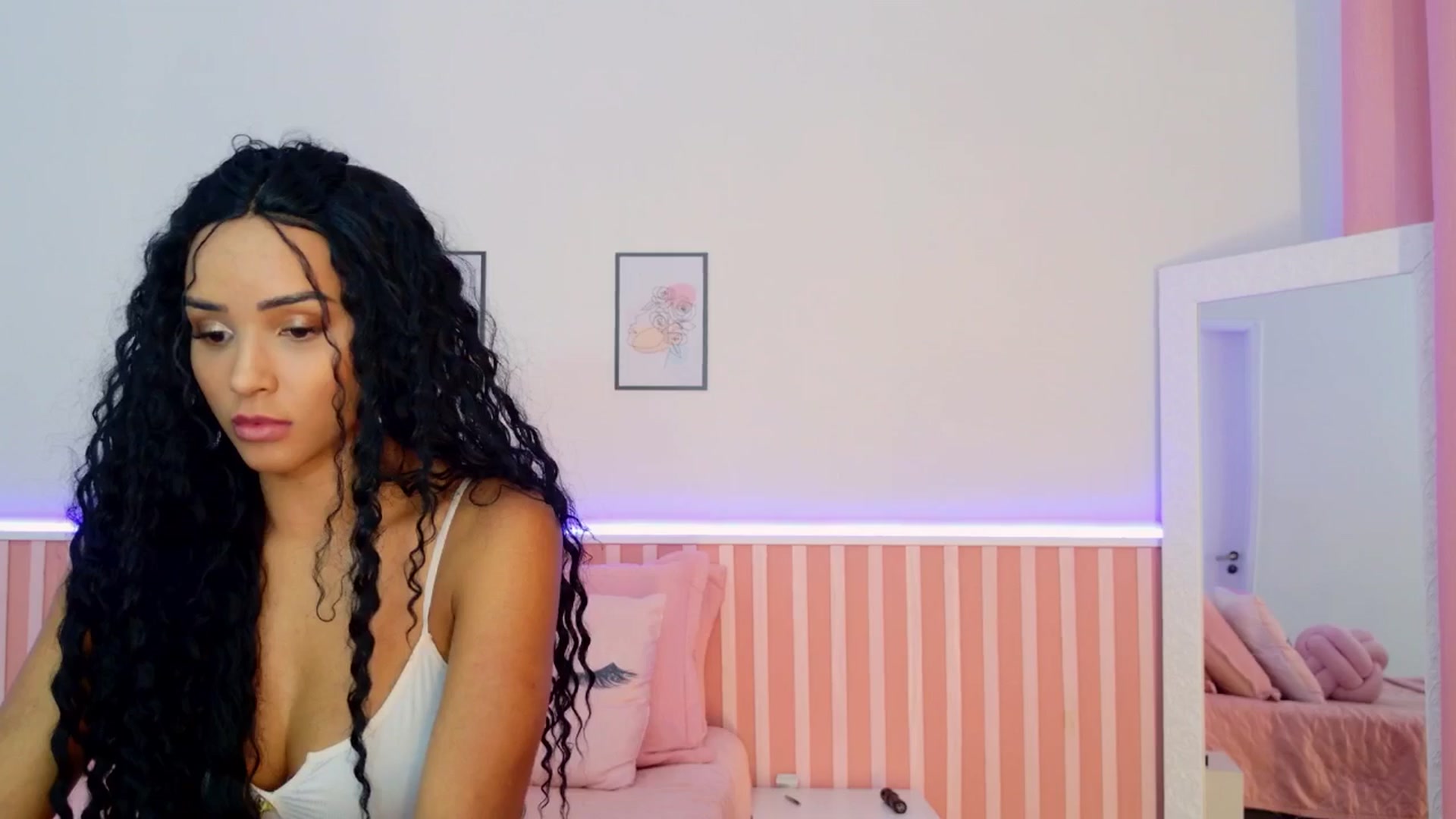 Gallery image thumbnail from Helen9g38's myfreecams stream on, 12/30/2024, 18:49 image 17 of 20