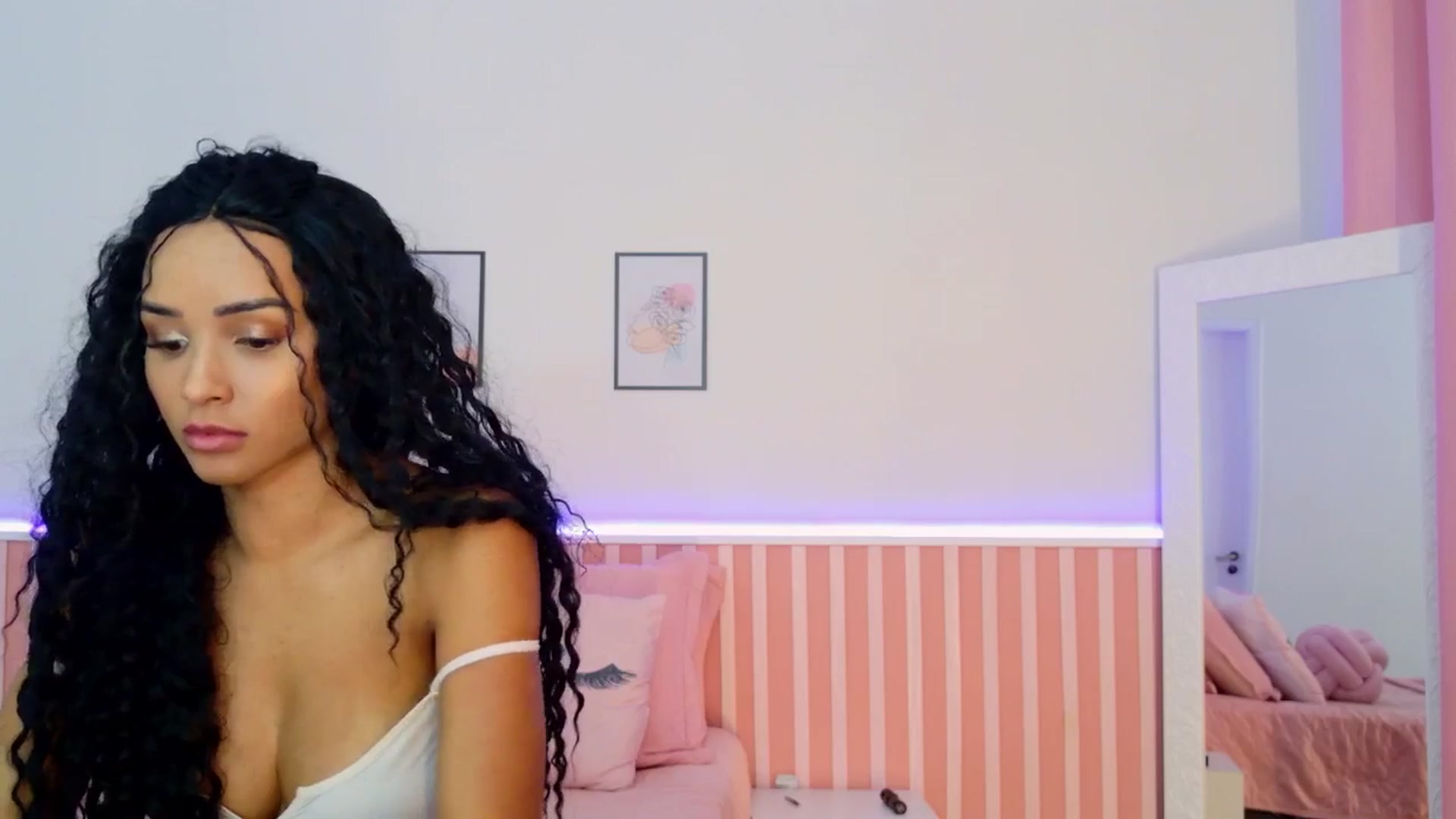 Gallery image thumbnail from Helen9g38's myfreecams stream on, 12/30/2024, 18:49 image 16 of 20