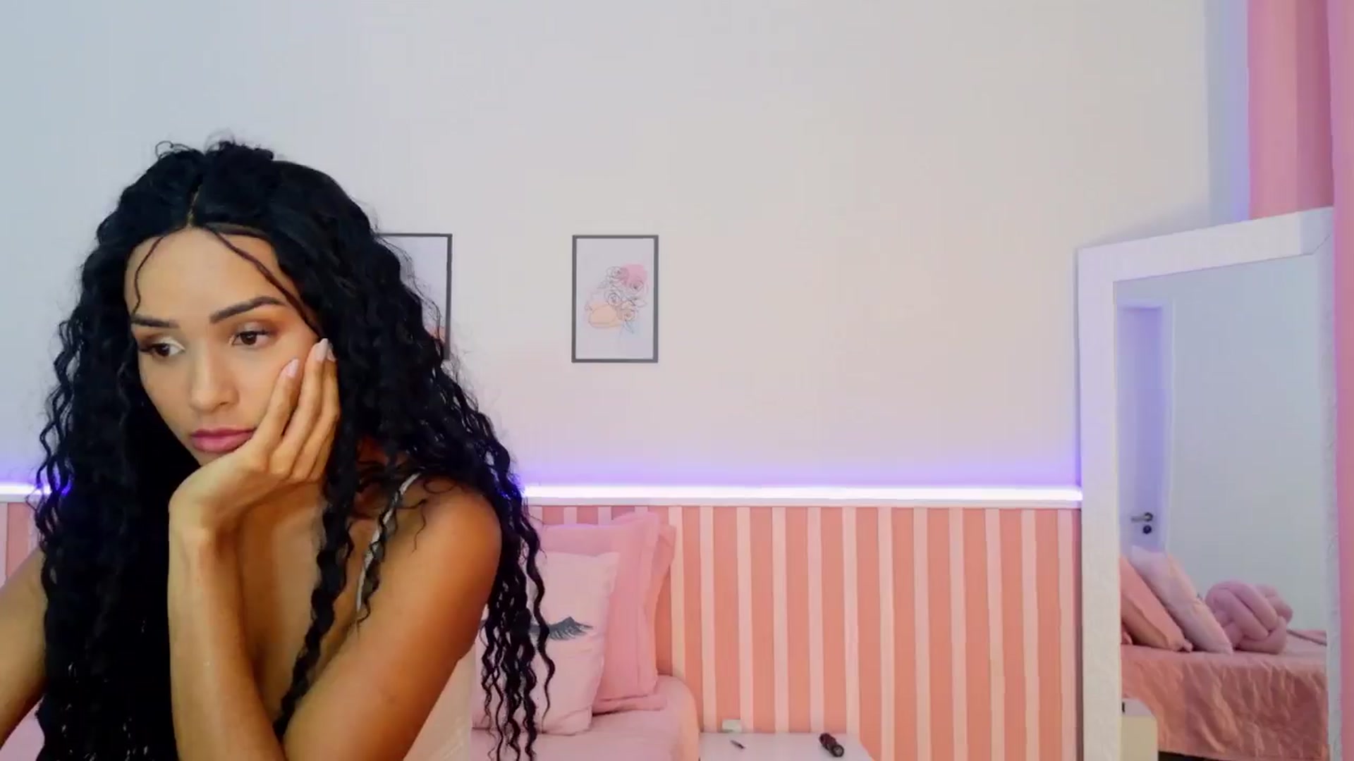 Gallery image thumbnail from Helen9g38's myfreecams stream on, 12/30/2024, 18:49 image 18 of 20