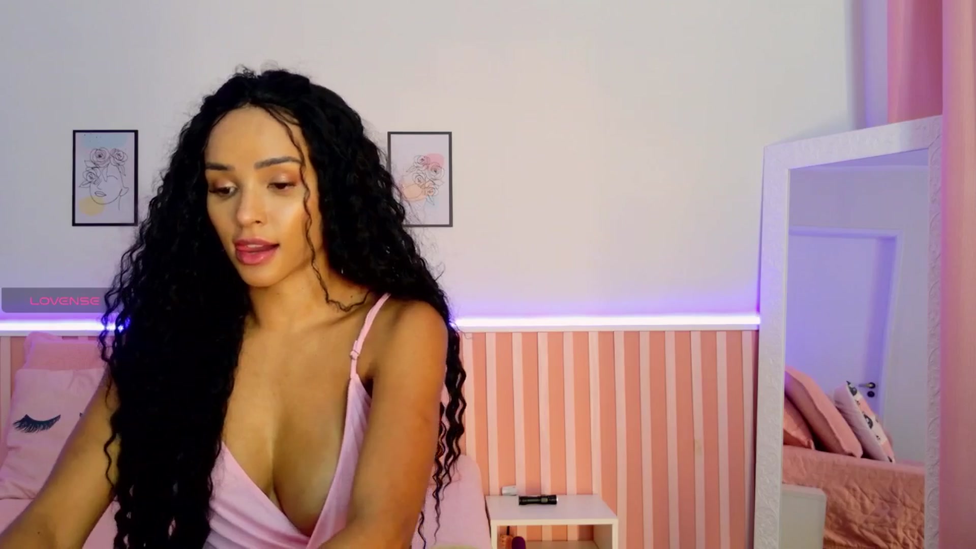 Gallery image thumbnail from Helen9g38's myfreecams stream on, 01/02/2025, 20:24 image 18 of 20