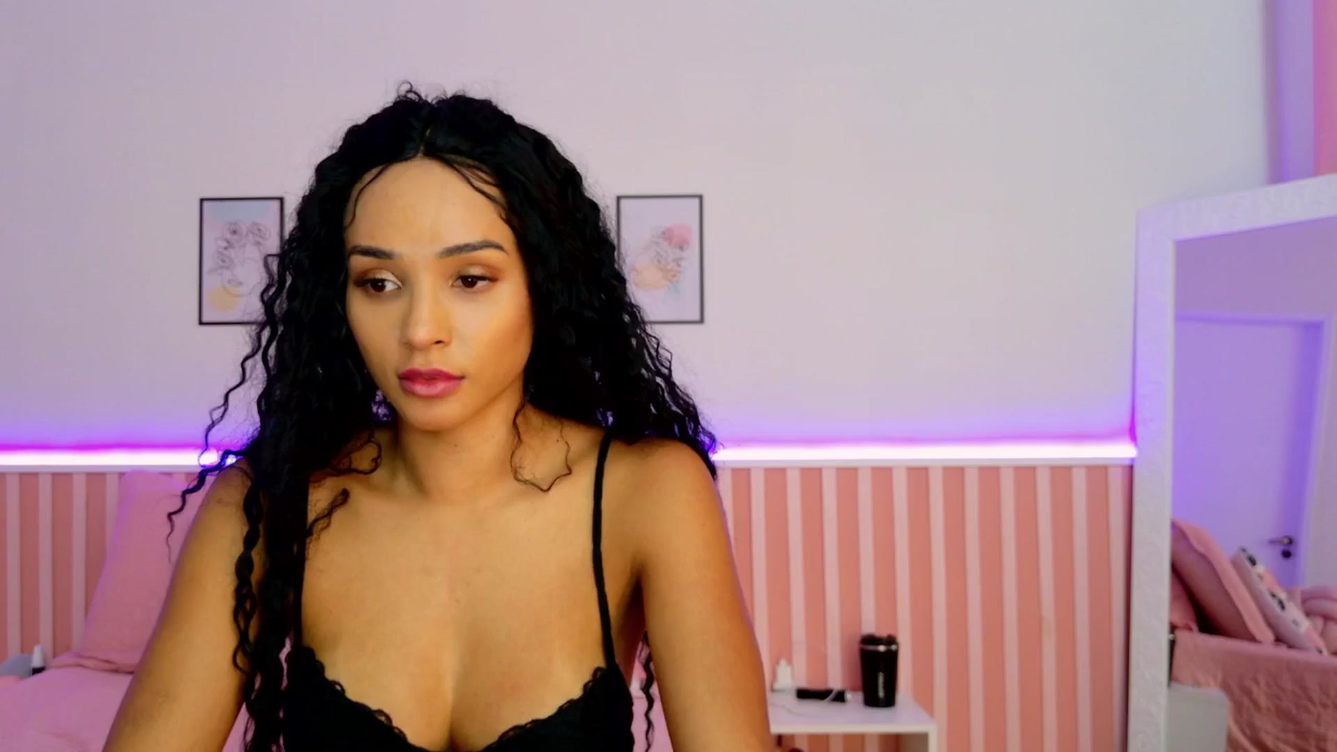Gallery image thumbnail from Helen9g38's myfreecams stream on, 01/03/2025, 15:50 image 15 of 20