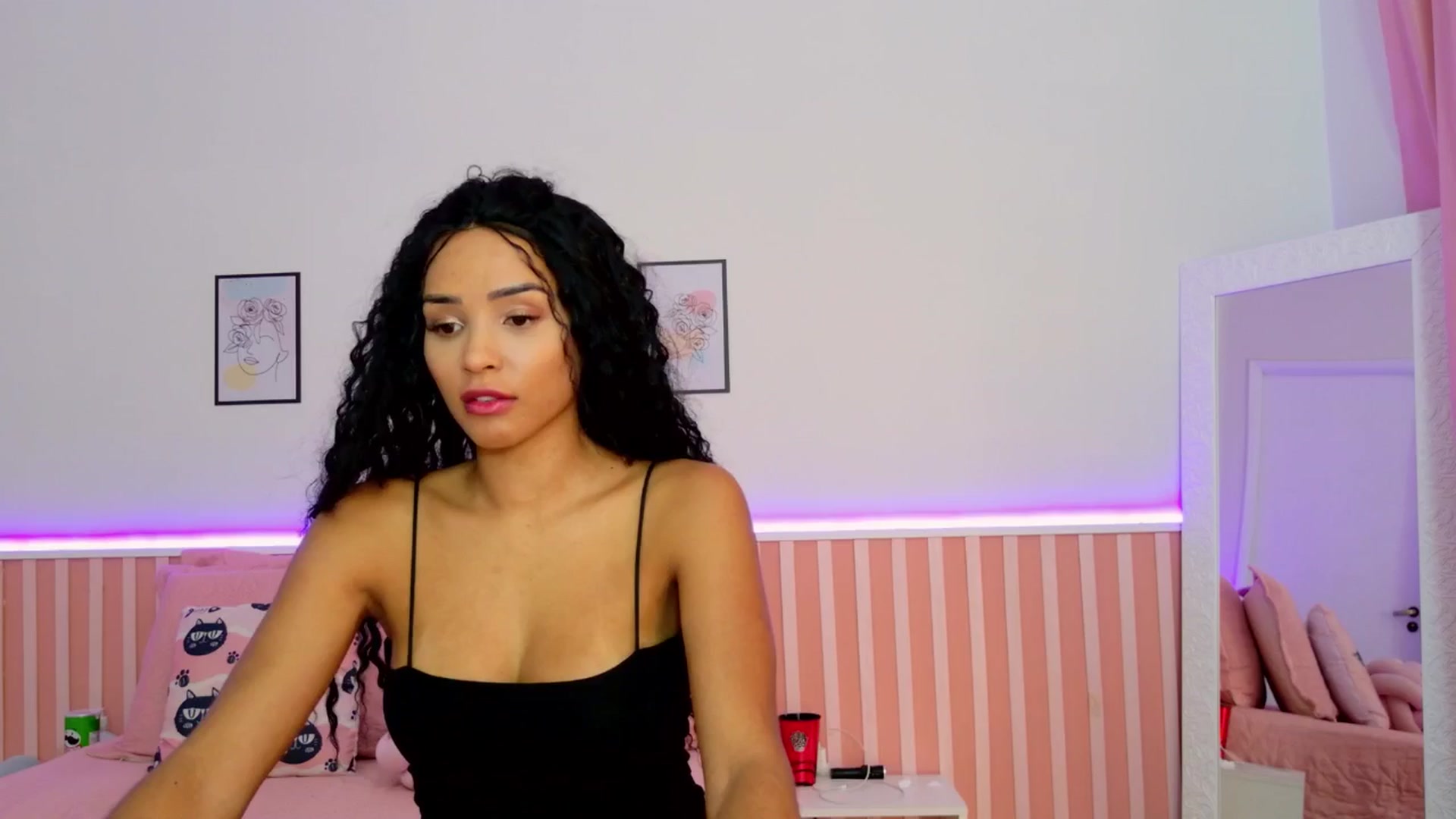Gallery image thumbnail from Helen9g38's myfreecams stream on, 01/07/2025, 14:38 image 14 of 20
