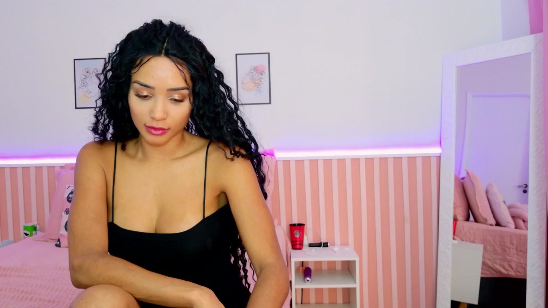 Gallery image thumbnail from Helen9g38's myfreecams stream on, 01/07/2025, 14:38 image 7 of 20