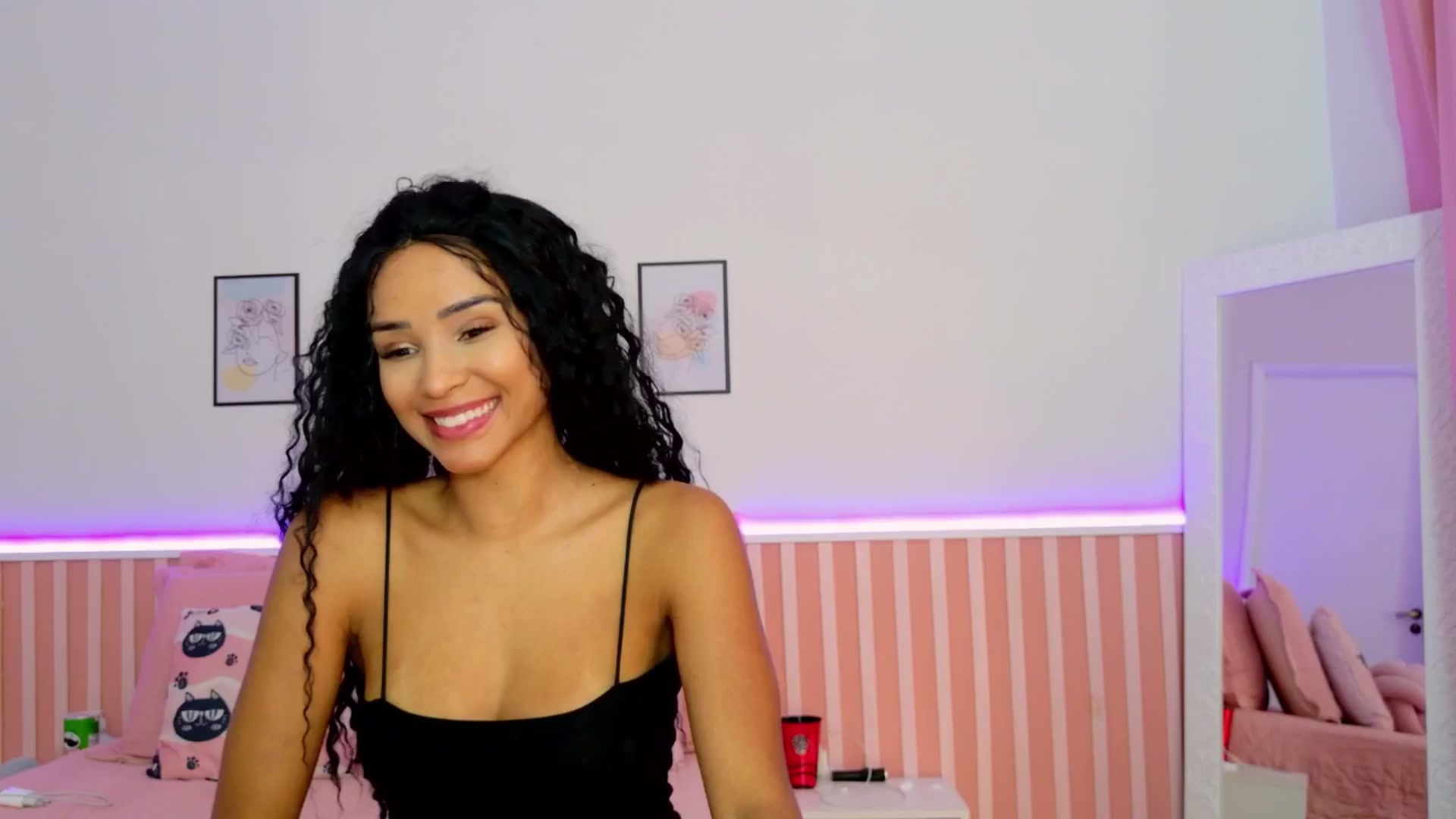 Gallery image thumbnail from Helen9g38's myfreecams stream on, 01/07/2025, 15:20 image 2 of 20