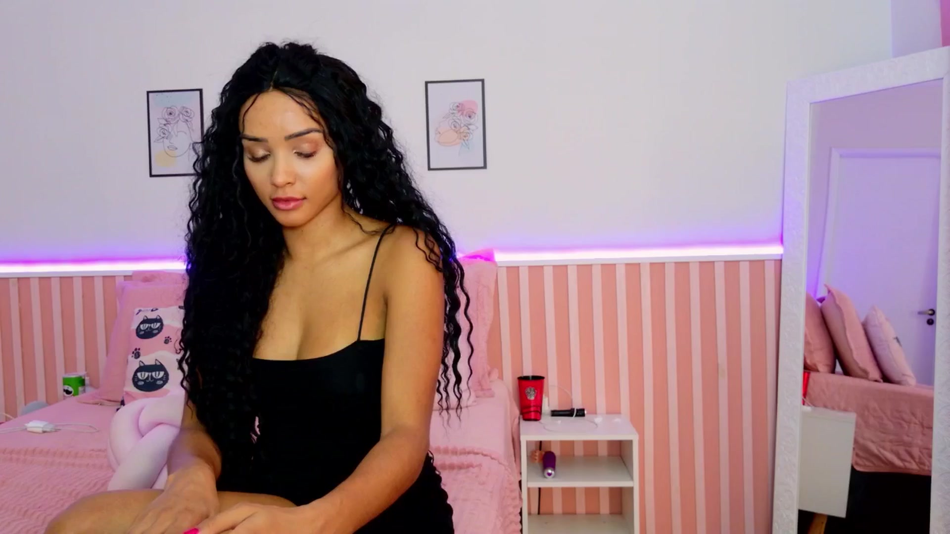 Gallery image thumbnail from Helen9g38's myfreecams stream on, 01/07/2025, 15:20 image 18 of 20