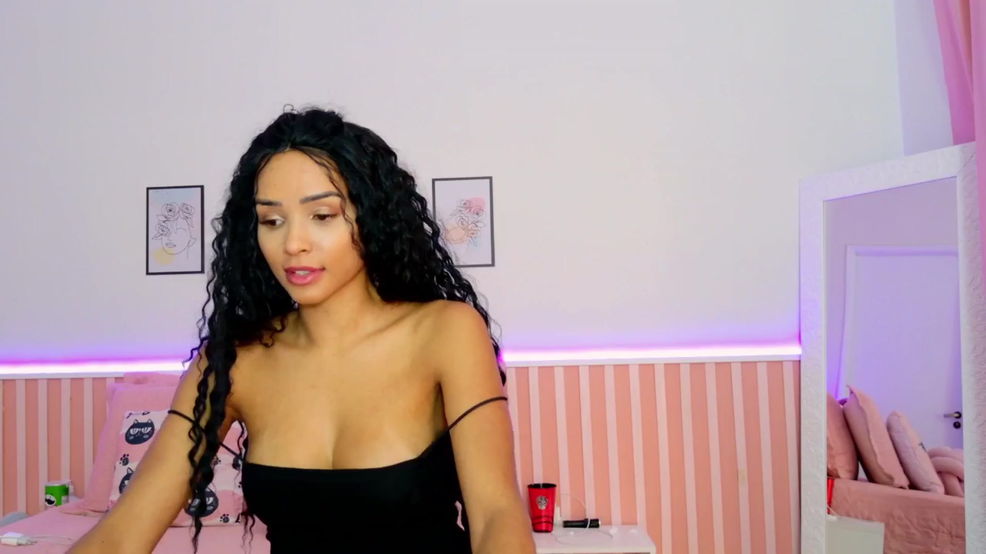 Gallery image thumbnail from Helen9g38's myfreecams stream on, 01/07/2025, 15:20 image 7 of 20