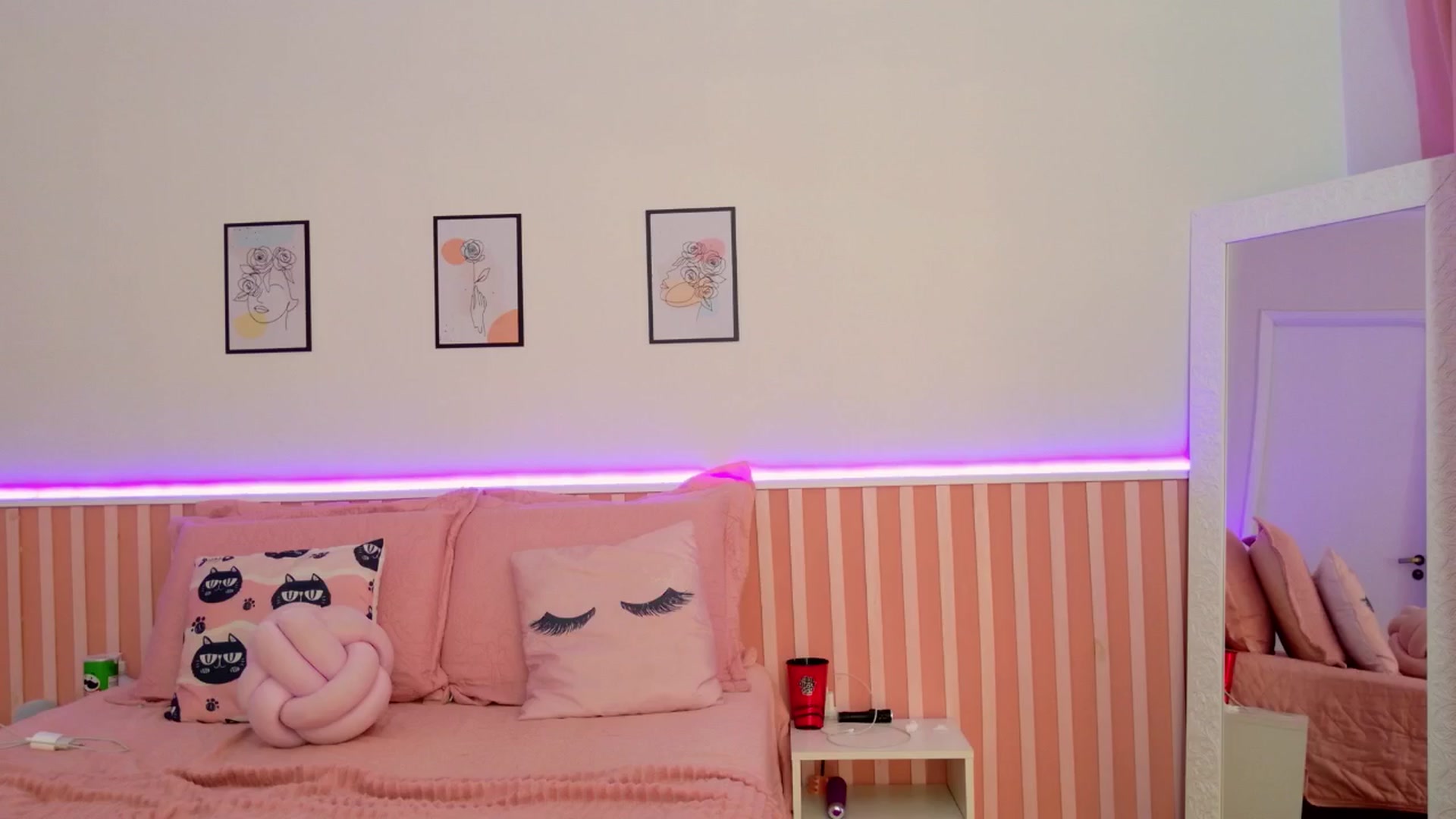Gallery image thumbnail from Helen9g38's myfreecams stream on, 01/07/2025, 16:04 image 3 of 20