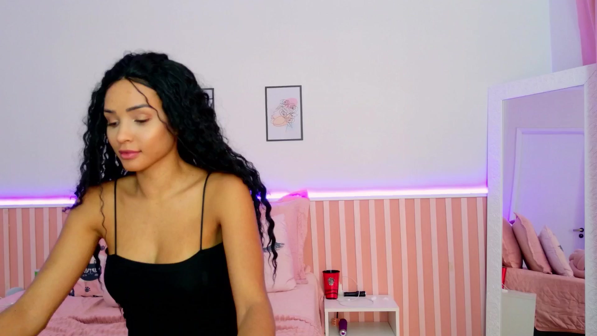 Gallery image thumbnail from Helen9g38's myfreecams stream on, 01/07/2025, 16:04 image 14 of 20
