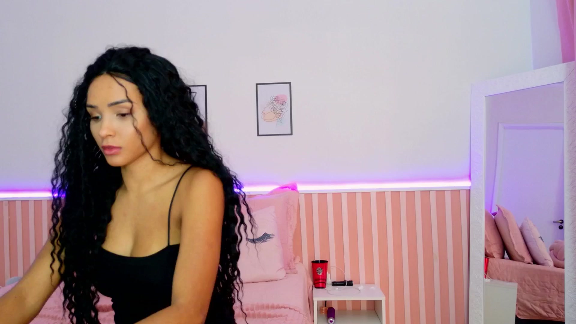 Gallery image thumbnail from Helen9g38's myfreecams stream on, 01/07/2025, 16:04 image 18 of 20