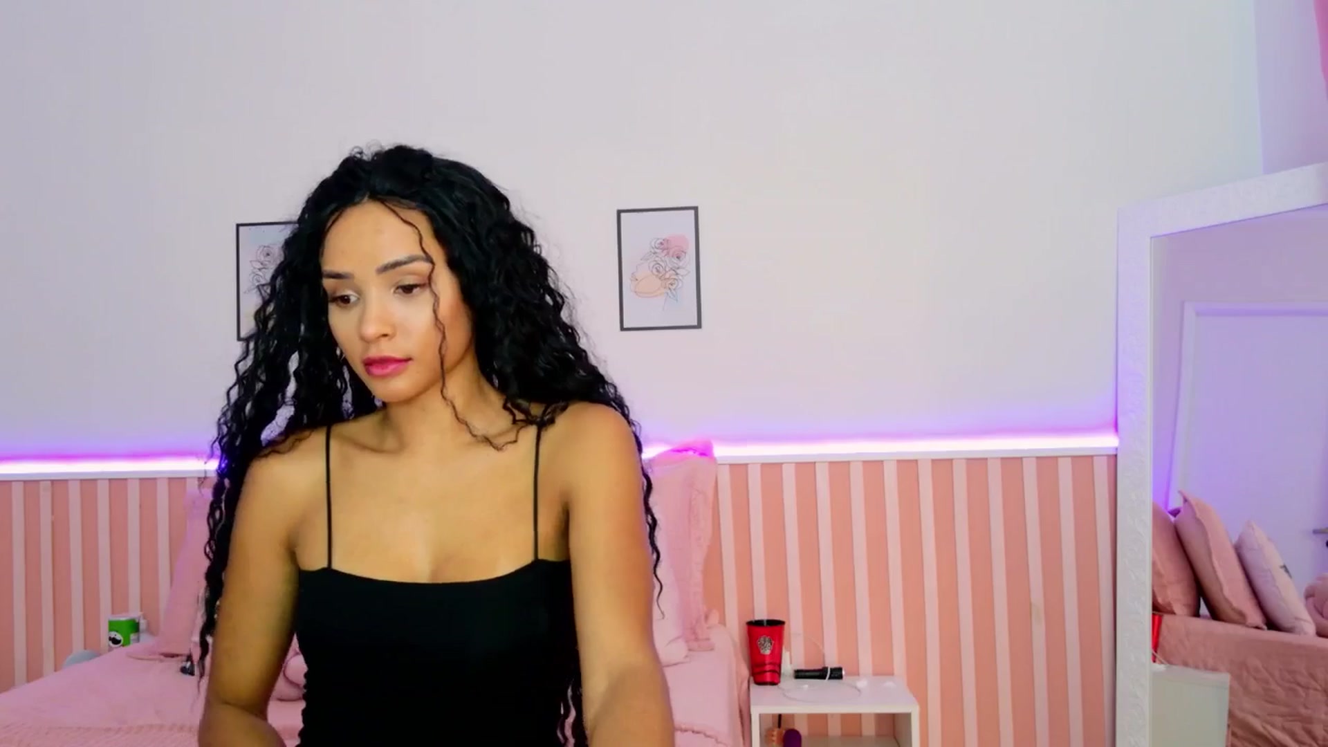 Gallery image thumbnail from Helen9g38's myfreecams stream on, 01/07/2025, 16:58 image 14 of 20
