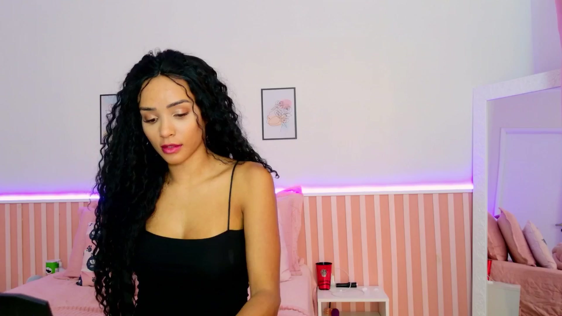 Gallery image thumbnail from Helen9g38's myfreecams stream on, 01/07/2025, 16:58 image 15 of 20
