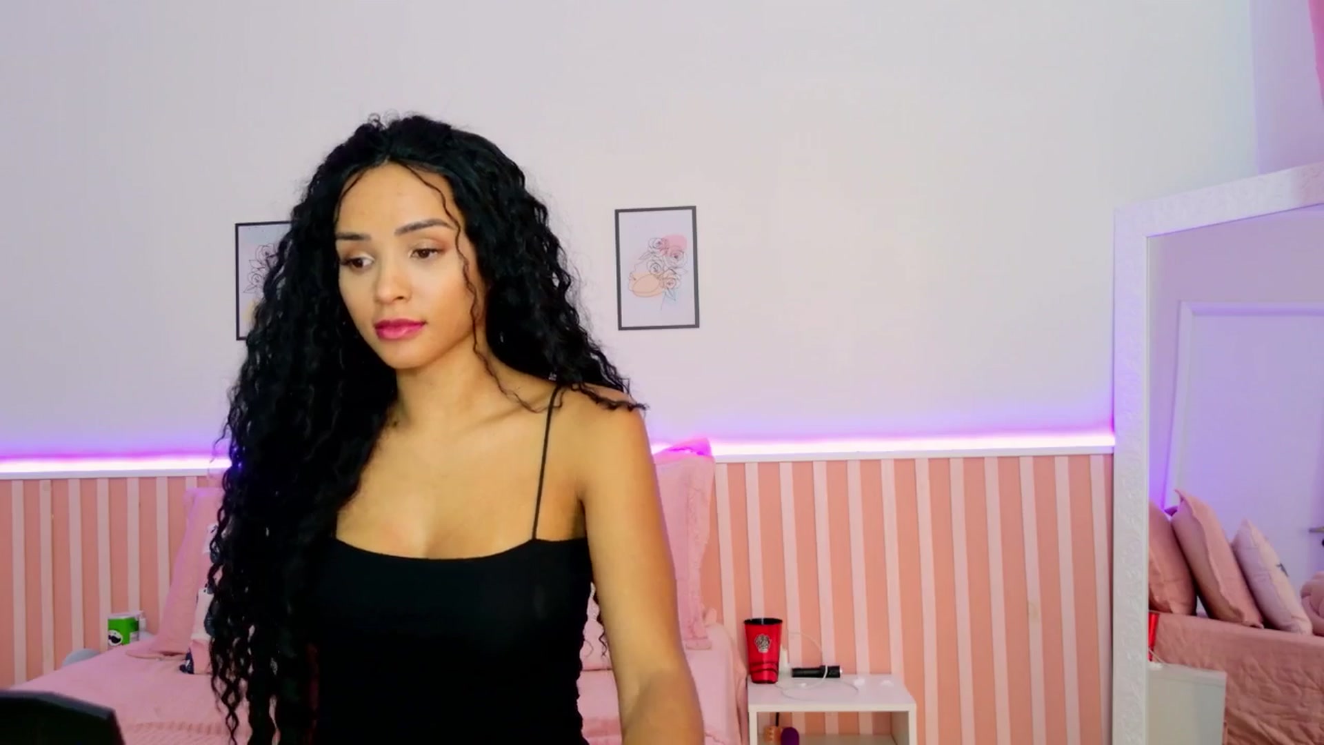 Gallery image thumbnail from Helen9g38's myfreecams stream on, 01/07/2025, 16:58 image 16 of 20