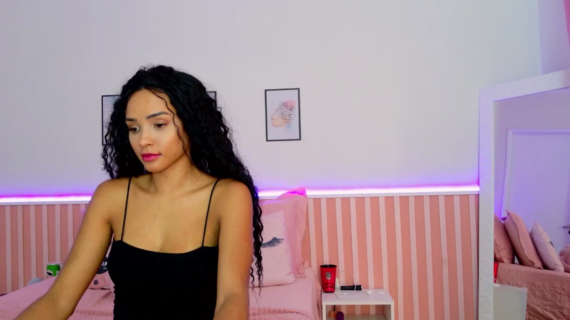 Gallery image thumbnail from Helen9g38's myfreecams stream on, 01/07/2025, 16:58 image 1 of 20