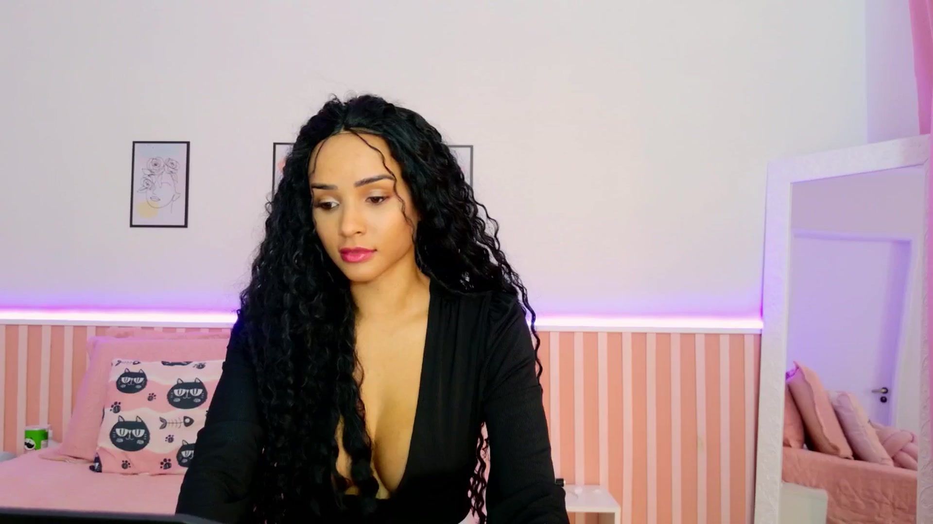 Gallery image thumbnail from Helen9g38's myfreecams stream on, 01/07/2025, 19:52 image 15 of 20