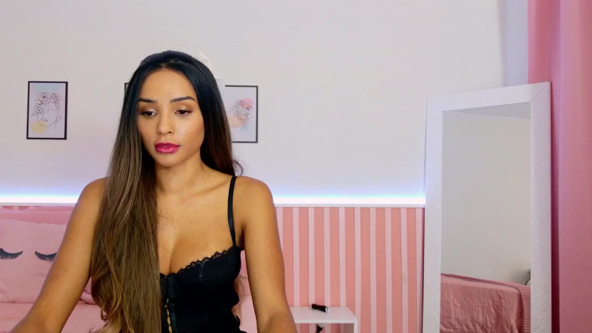 Gallery image thumbnail from Helen9g38's myfreecams stream on, 01/11/2025, 16:29 image 18 of 20