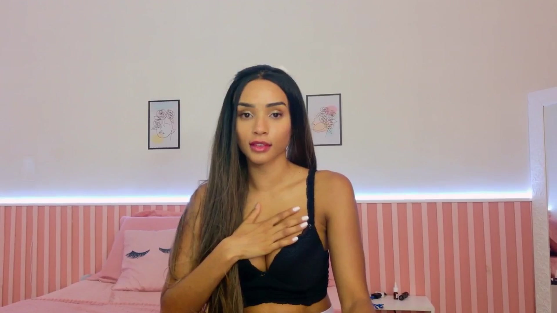 Gallery image thumbnail from Helen9g38's myfreecams stream on, 01/16/2025, 20:52 image 16 of 20
