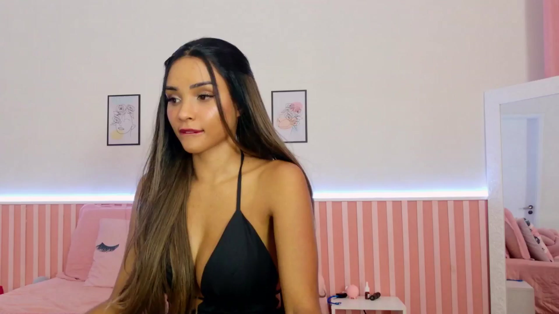 Gallery image thumbnail from Helen9g38's myfreecams stream on, 01/18/2025, 16:14 image 16 of 20