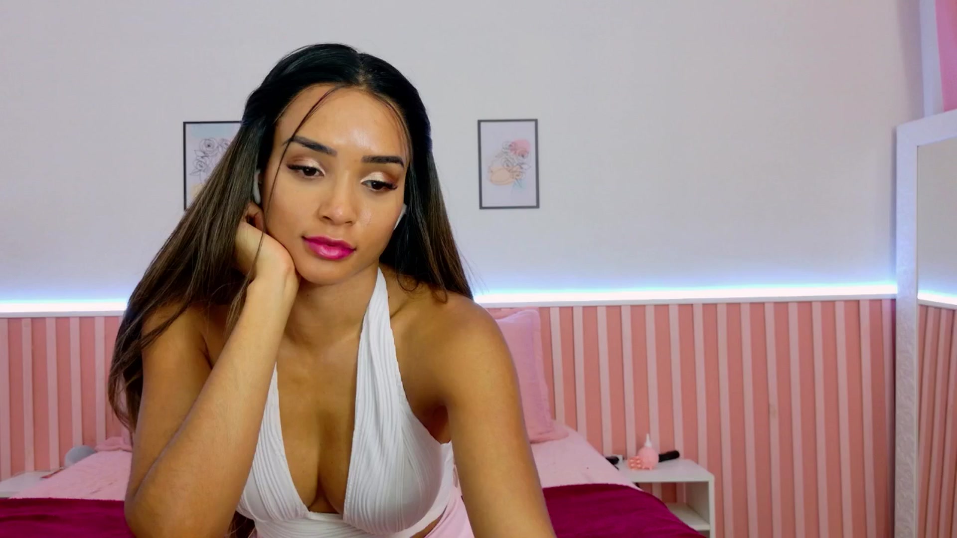Gallery image thumbnail from Helen9g38's myfreecams stream on, 01/22/2025, 15:11 image 10 of 20