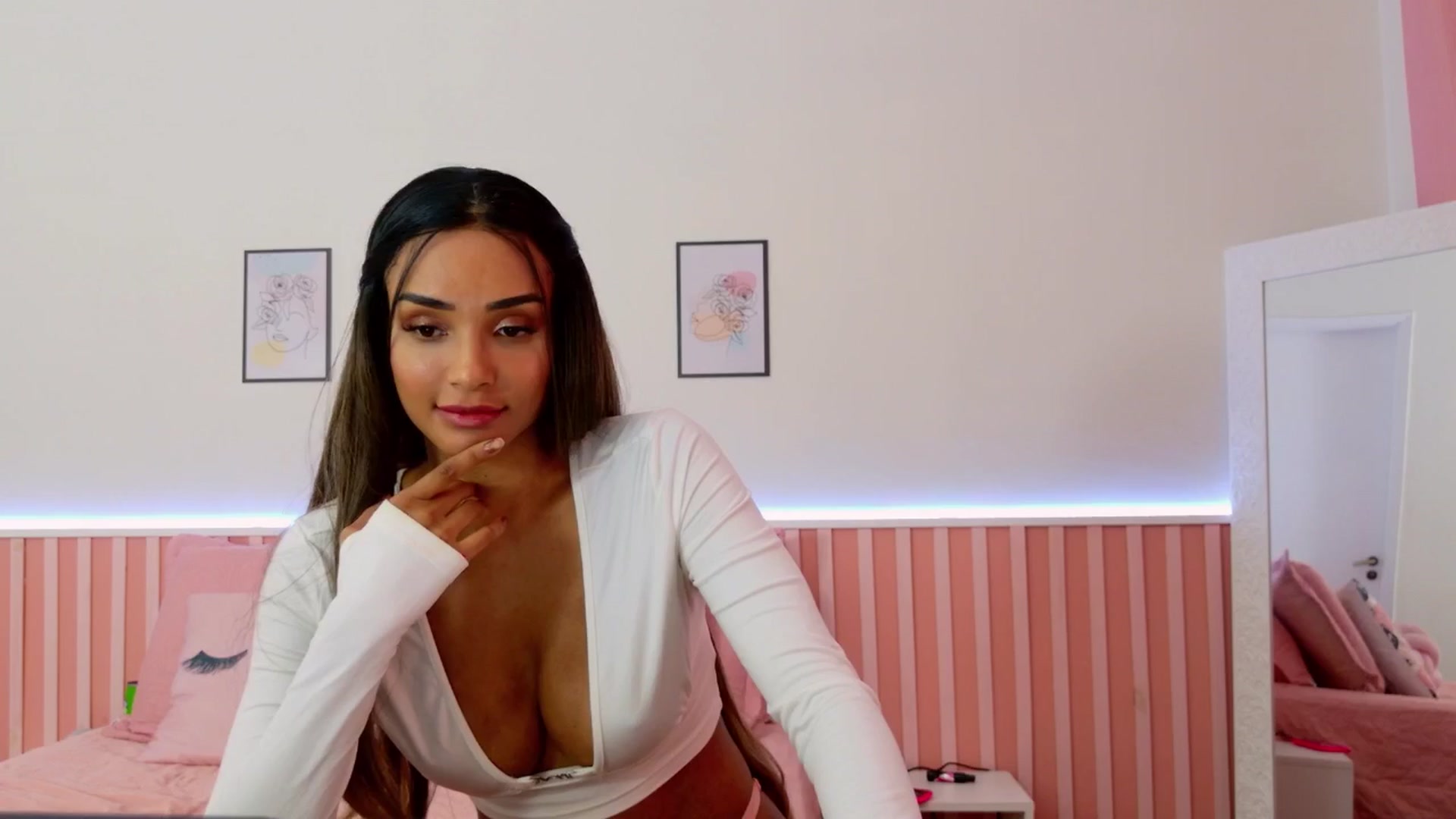 Gallery image thumbnail from Helen9g38's myfreecams stream on, 02/01/2025, 18:41 image 3 of 20