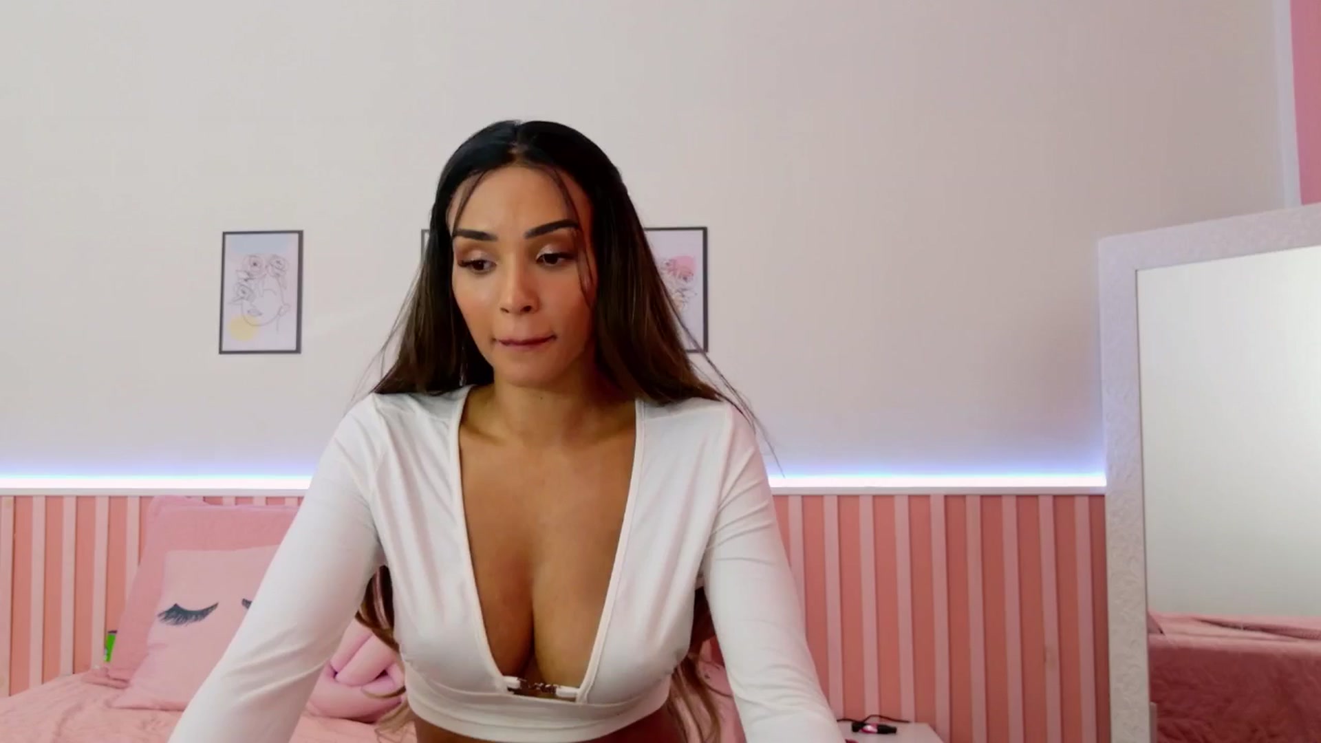 Gallery image thumbnail from Helen9g38's myfreecams stream on, 02/01/2025, 18:41 image 14 of 20