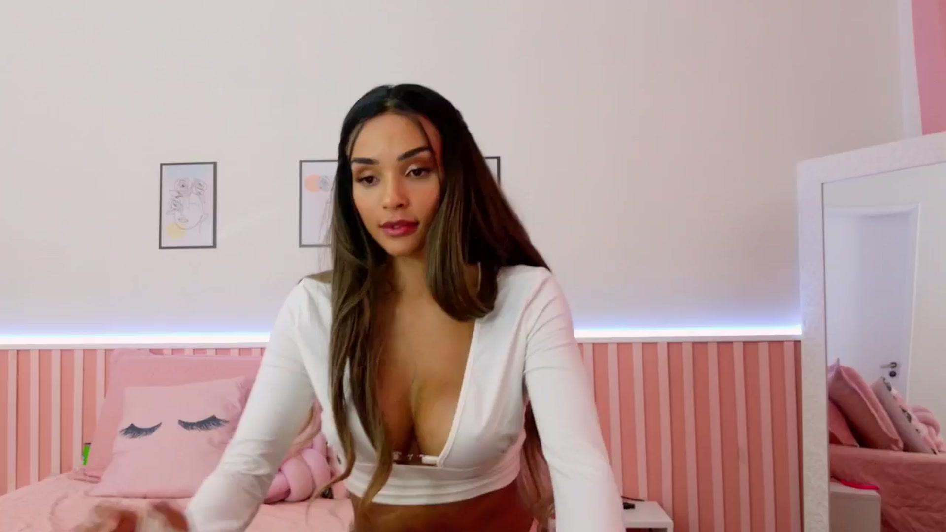 Gallery image thumbnail from Helen9g38's myfreecams stream on, 02/01/2025, 18:41 image 7 of 20