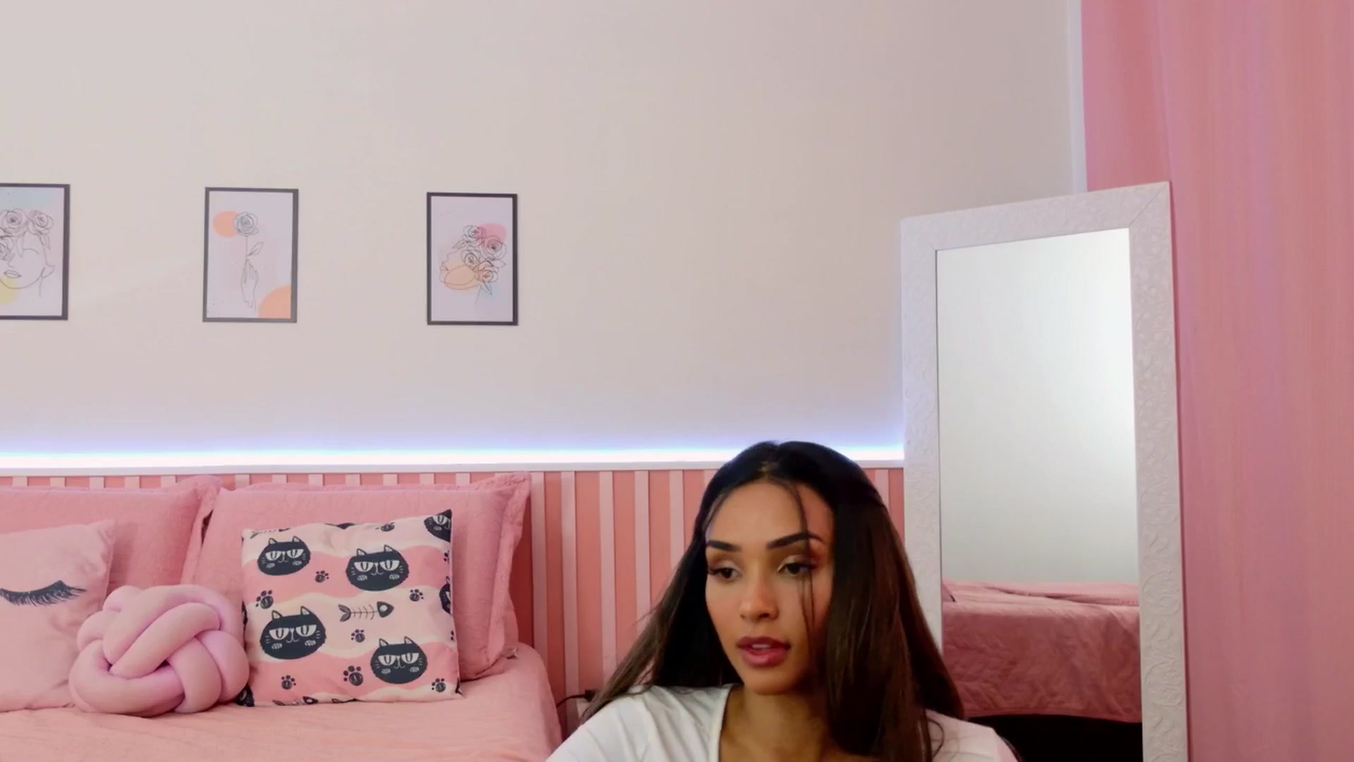 Gallery image thumbnail from Helen9g38's myfreecams stream on, 02/01/2025, 18:41 image 12 of 20