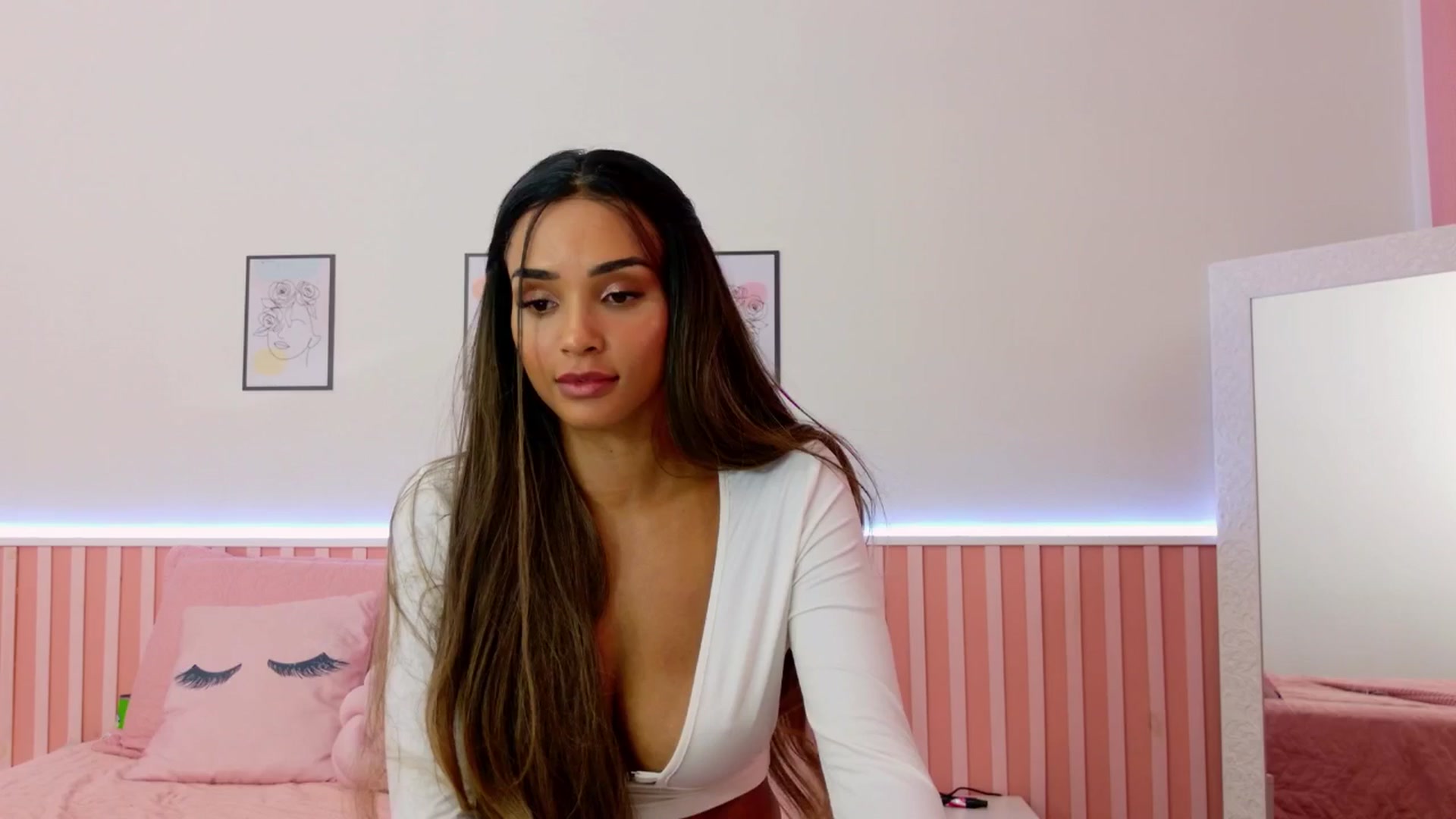 Gallery image thumbnail from Helen9g38's myfreecams stream on, 02/01/2025, 18:41 image 17 of 20