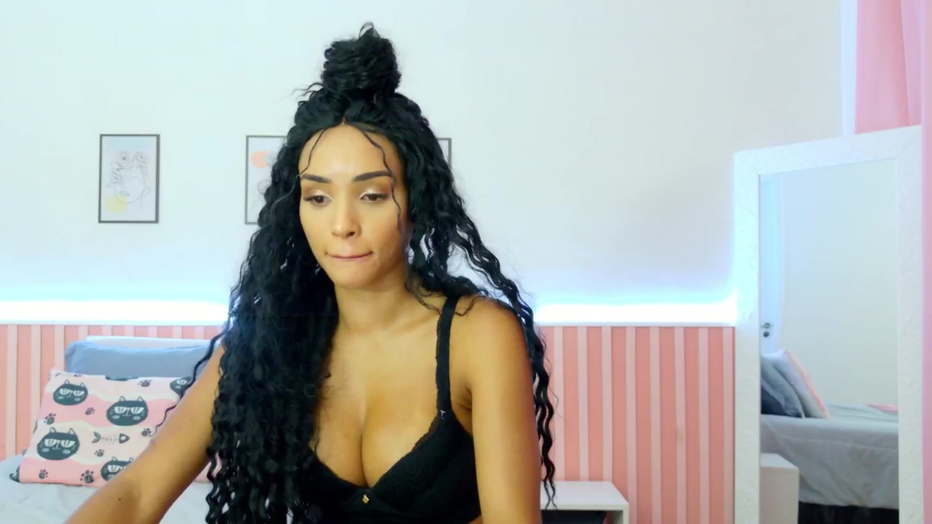 Gallery image thumbnail from Helen9g38's myfreecams stream on, 02/15/2025, 15:42 image 9 of 20