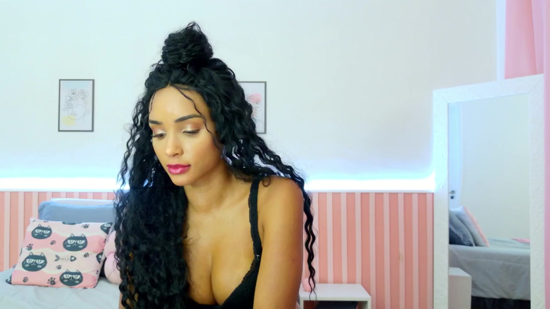 Gallery image thumbnail from Helen9g38's myfreecams stream on, 02/15/2025, 15:42 image 17 of 20