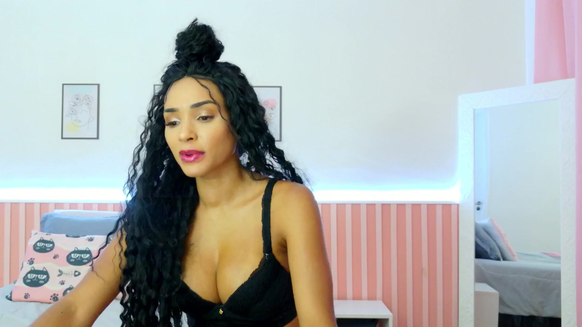 Gallery image thumbnail from Helen9g38's myfreecams stream on, 02/15/2025, 15:42 image 8 of 20