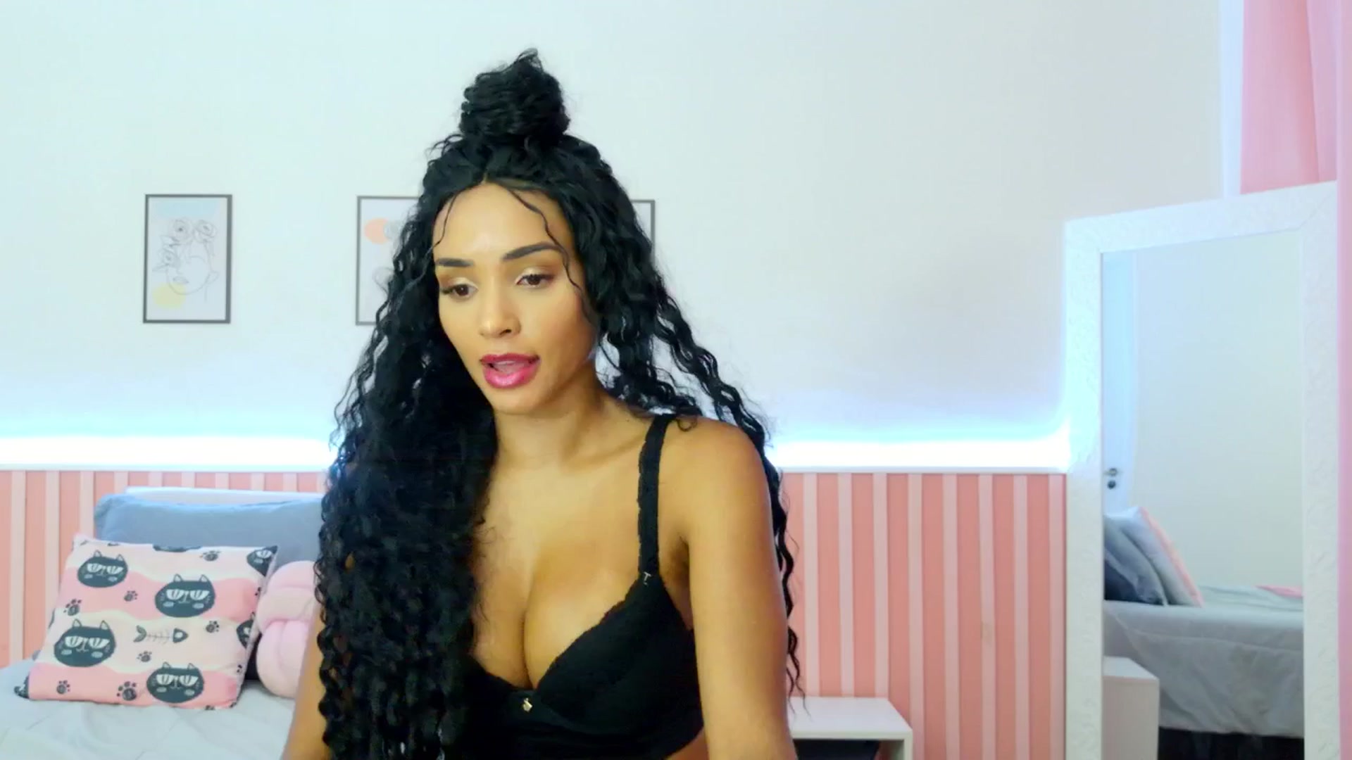 Gallery image thumbnail from Helen9g38's myfreecams stream on, 02/15/2025, 15:42 image 18 of 20