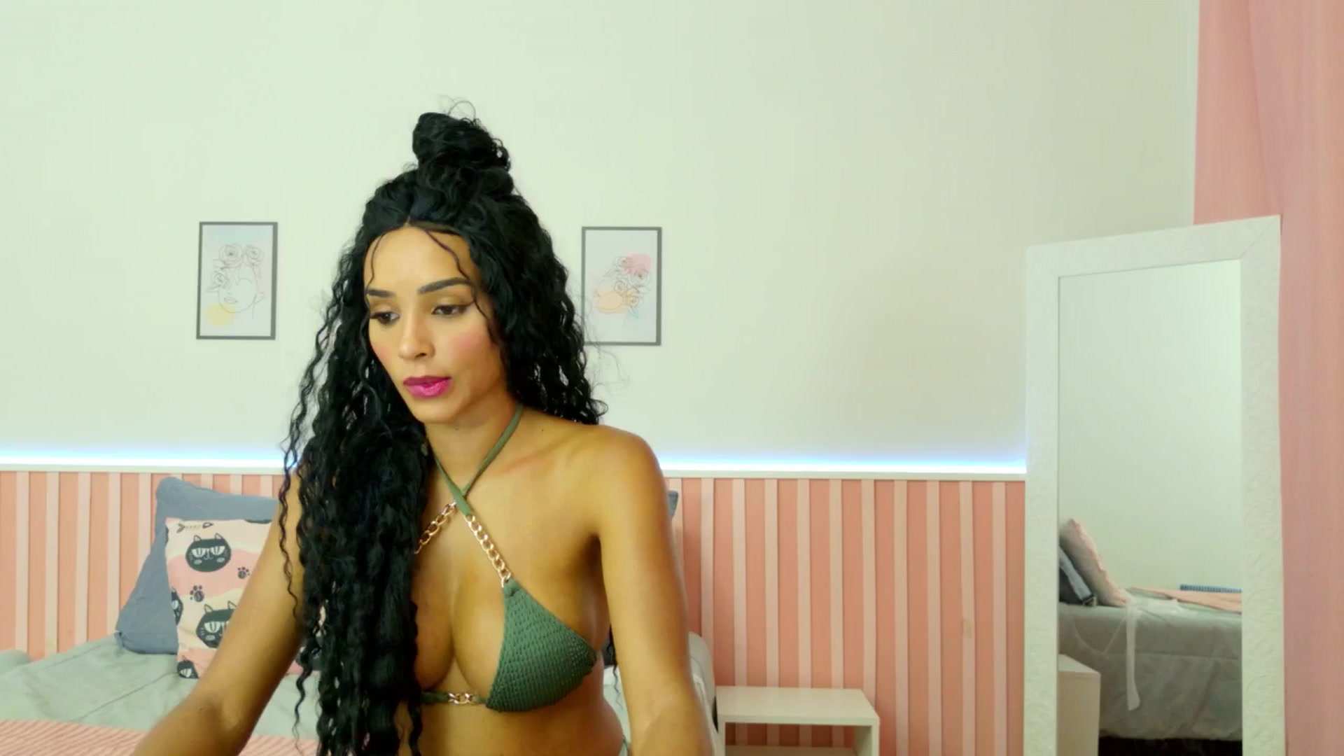 Gallery image thumbnail from Helen9g38's myfreecams stream on, 02/18/2025, 18:34 image 18 of 20