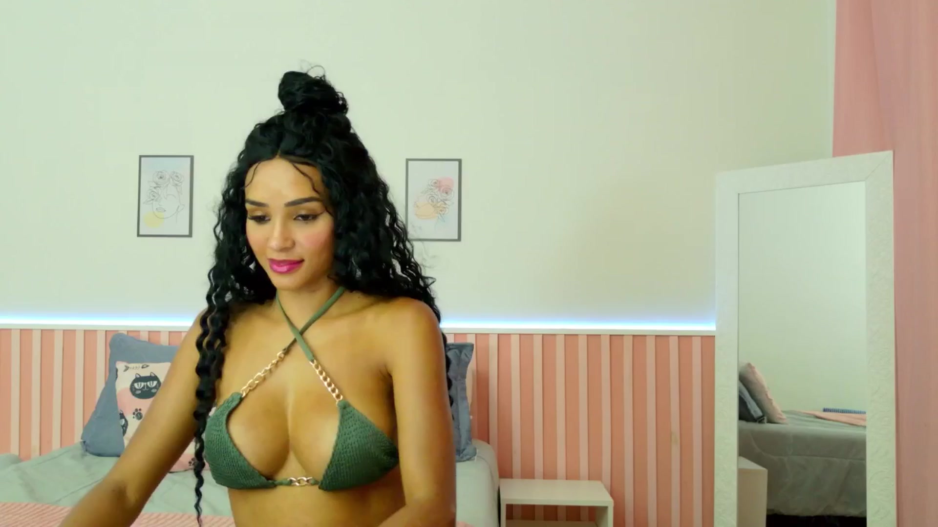 Gallery image thumbnail from Helen9g38's myfreecams stream on, 02/18/2025, 18:50 image 16 of 20
