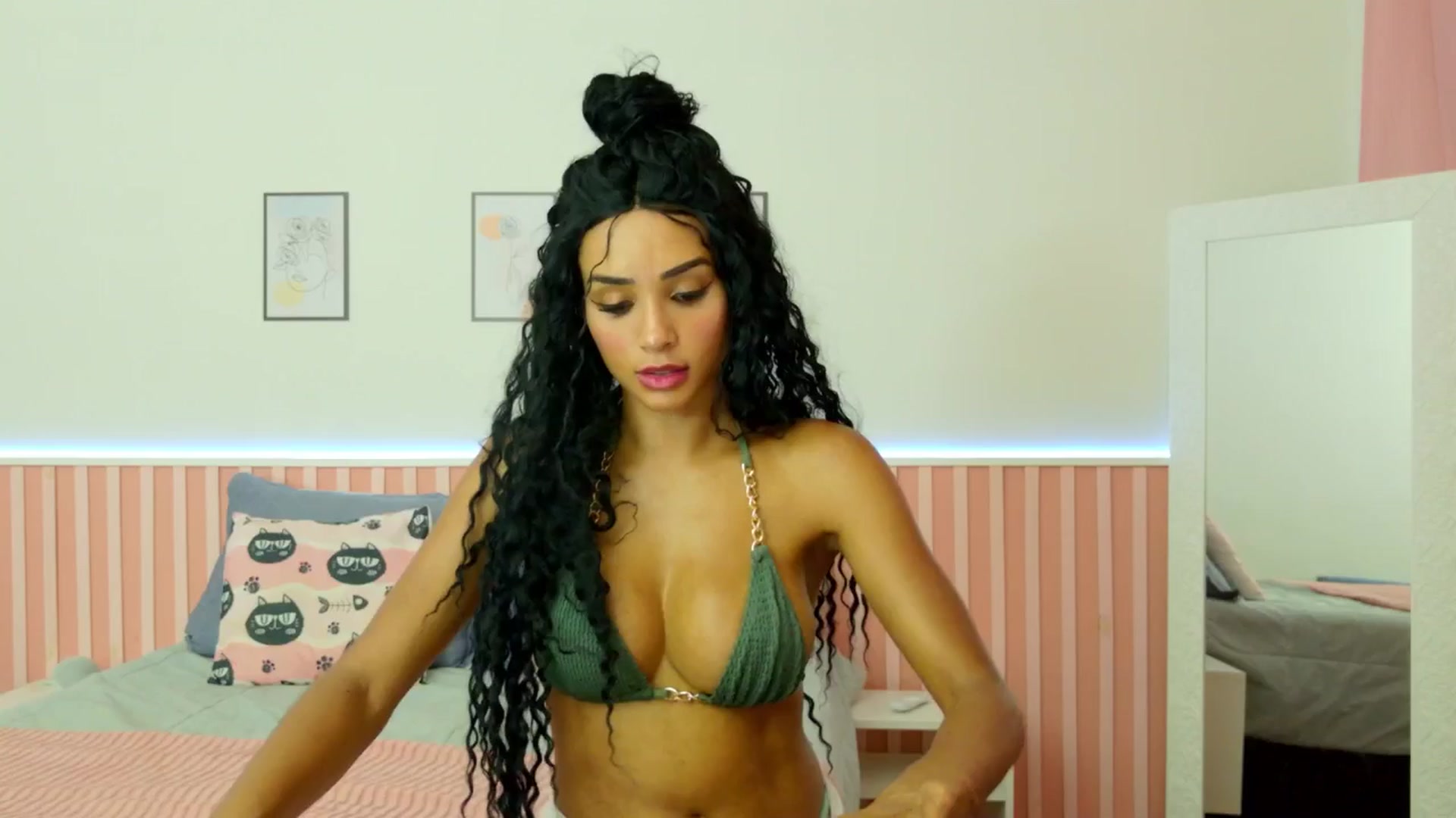 Gallery image thumbnail from Helen9g38's myfreecams stream on, 02/18/2025, 20:03 image 1 of 20
