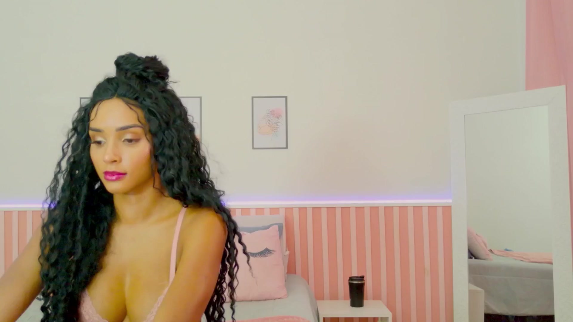 Gallery image thumbnail from Helen9g38's myfreecams stream on, 02/19/2025, 20:03 image 5 of 20