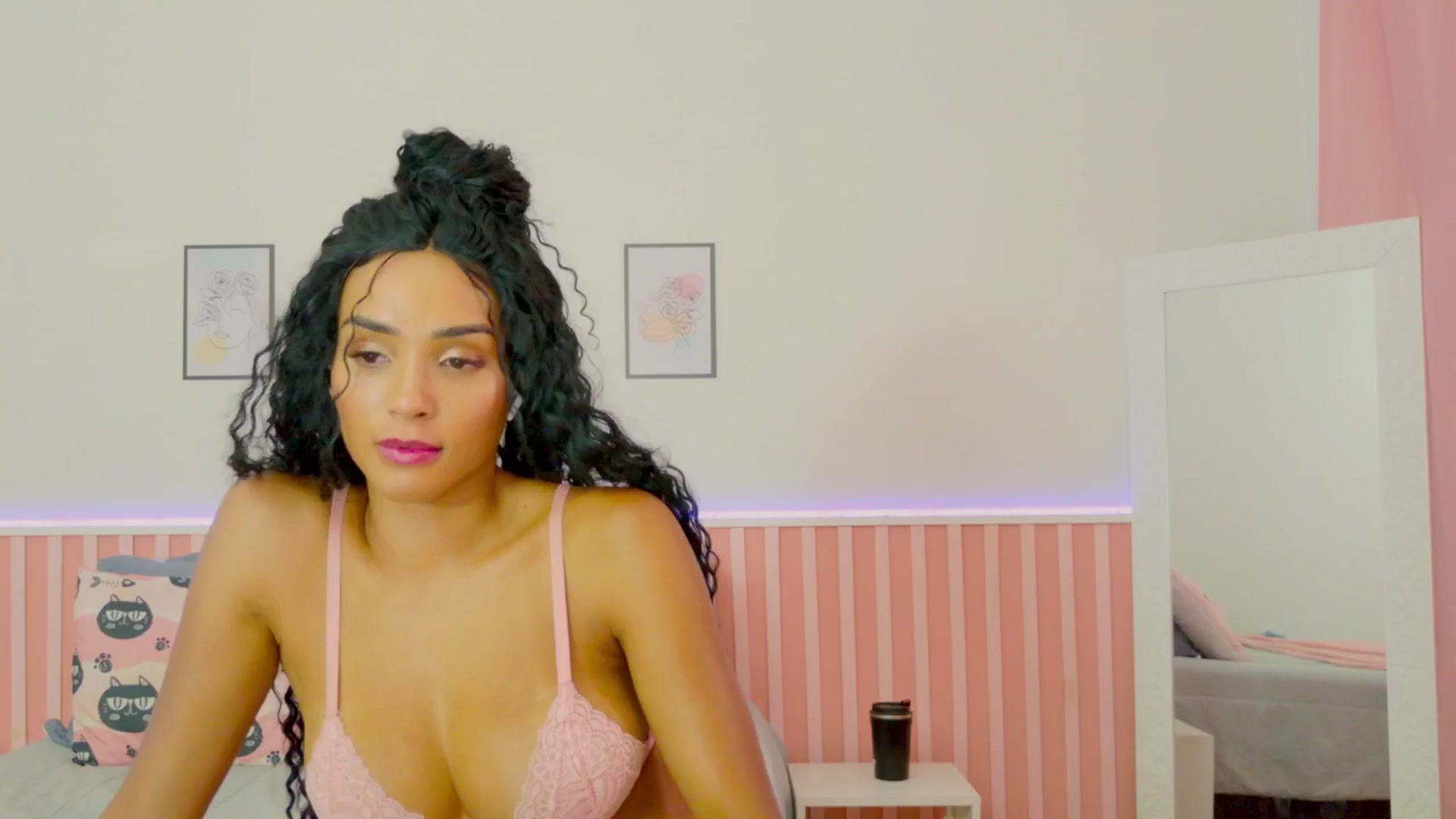 Gallery image thumbnail from Helen9g38's myfreecams stream on, 02/19/2025, 20:03 image 20 of 20