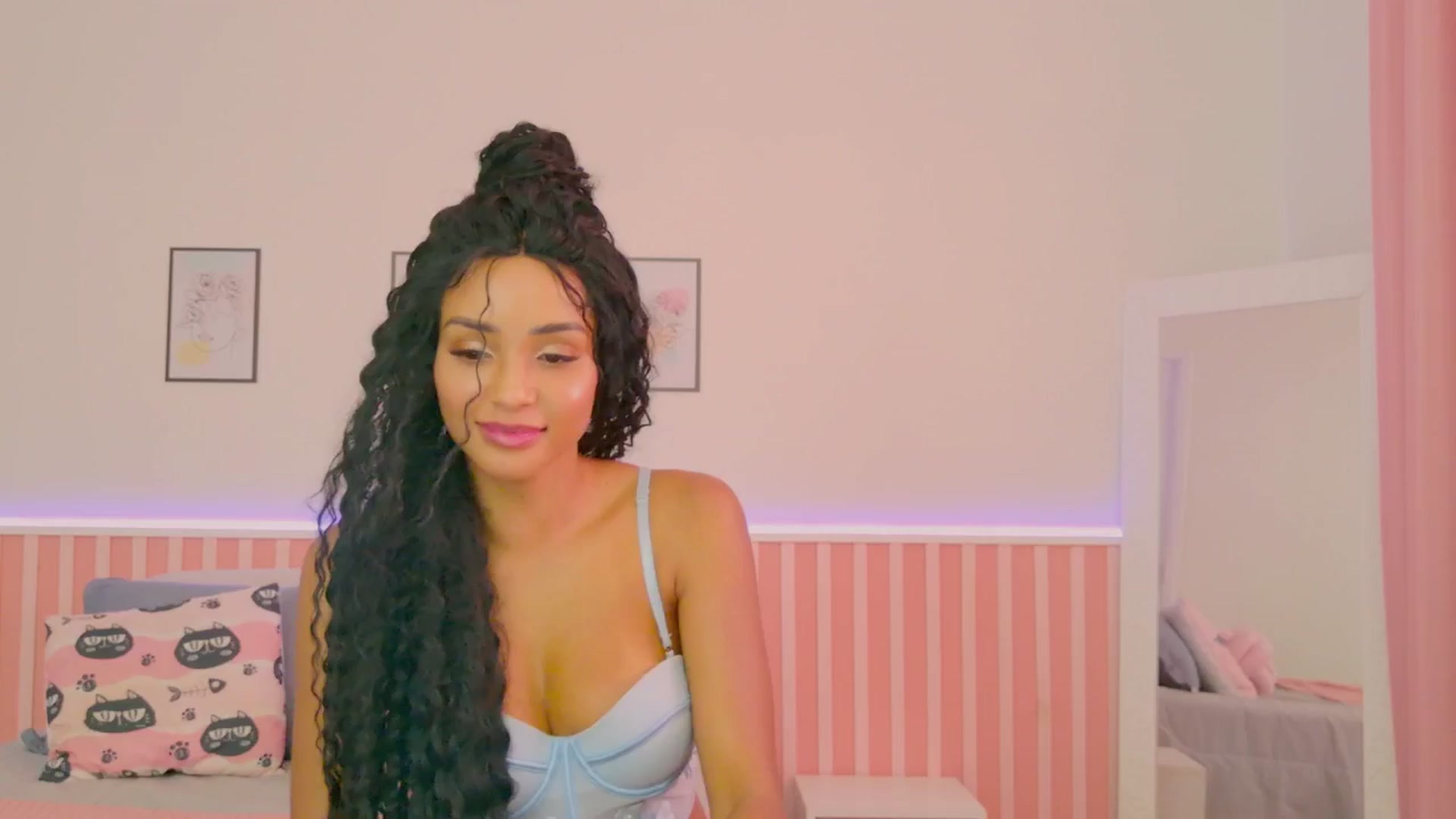 Gallery image thumbnail from Helen9g38's myfreecams stream on, 03/01/2025, 18:53 image 1 of 20