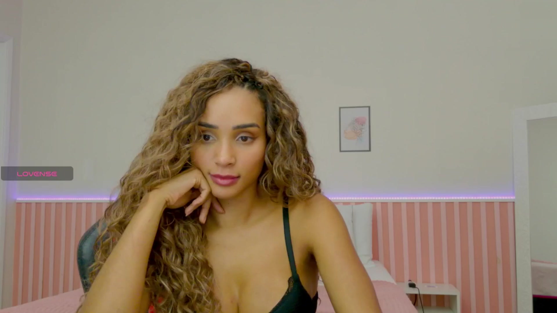 Gallery image thumbnail from Helen9g38's myfreecams stream on, 05/19/2025, 20:47 image 12 of 20