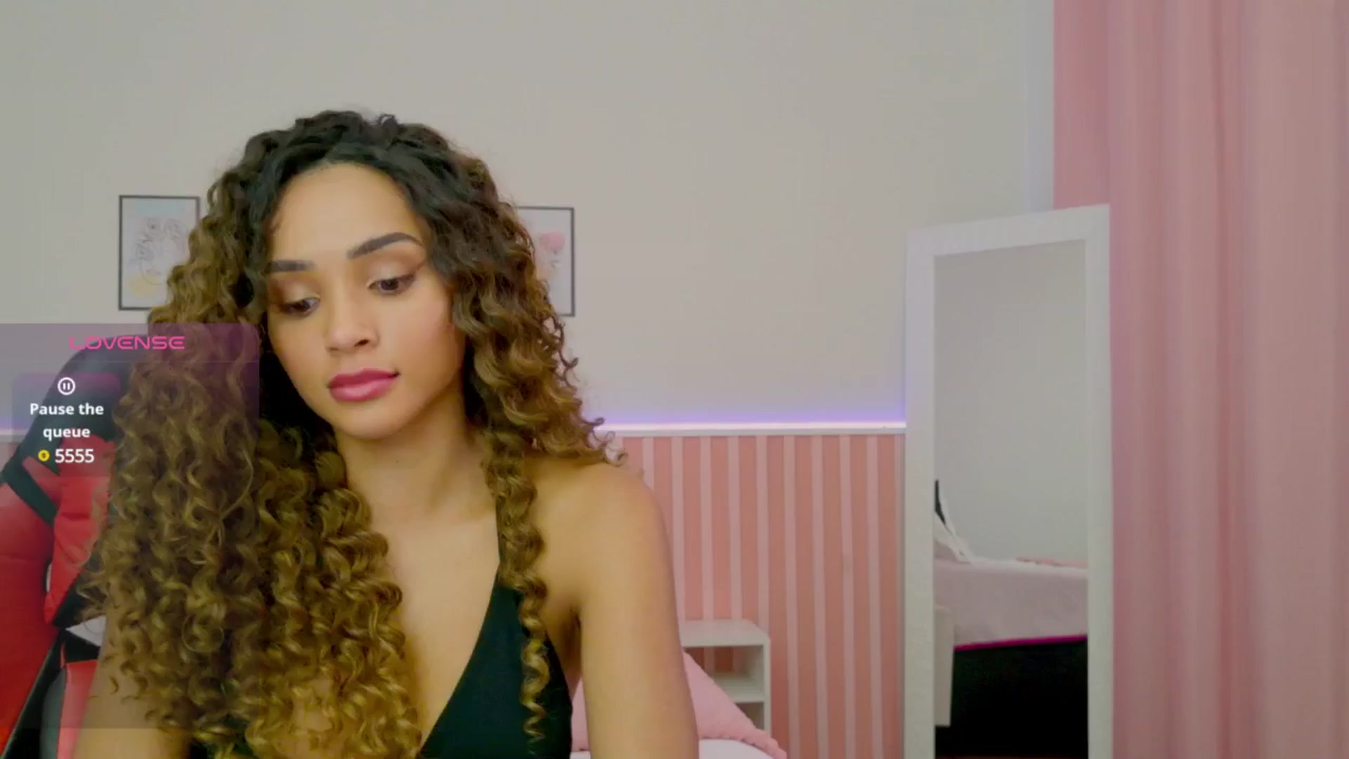 Gallery image thumbnail from Helen9g38's myfreecams stream on, 05/27/2025, 19:17 image 3 of 20