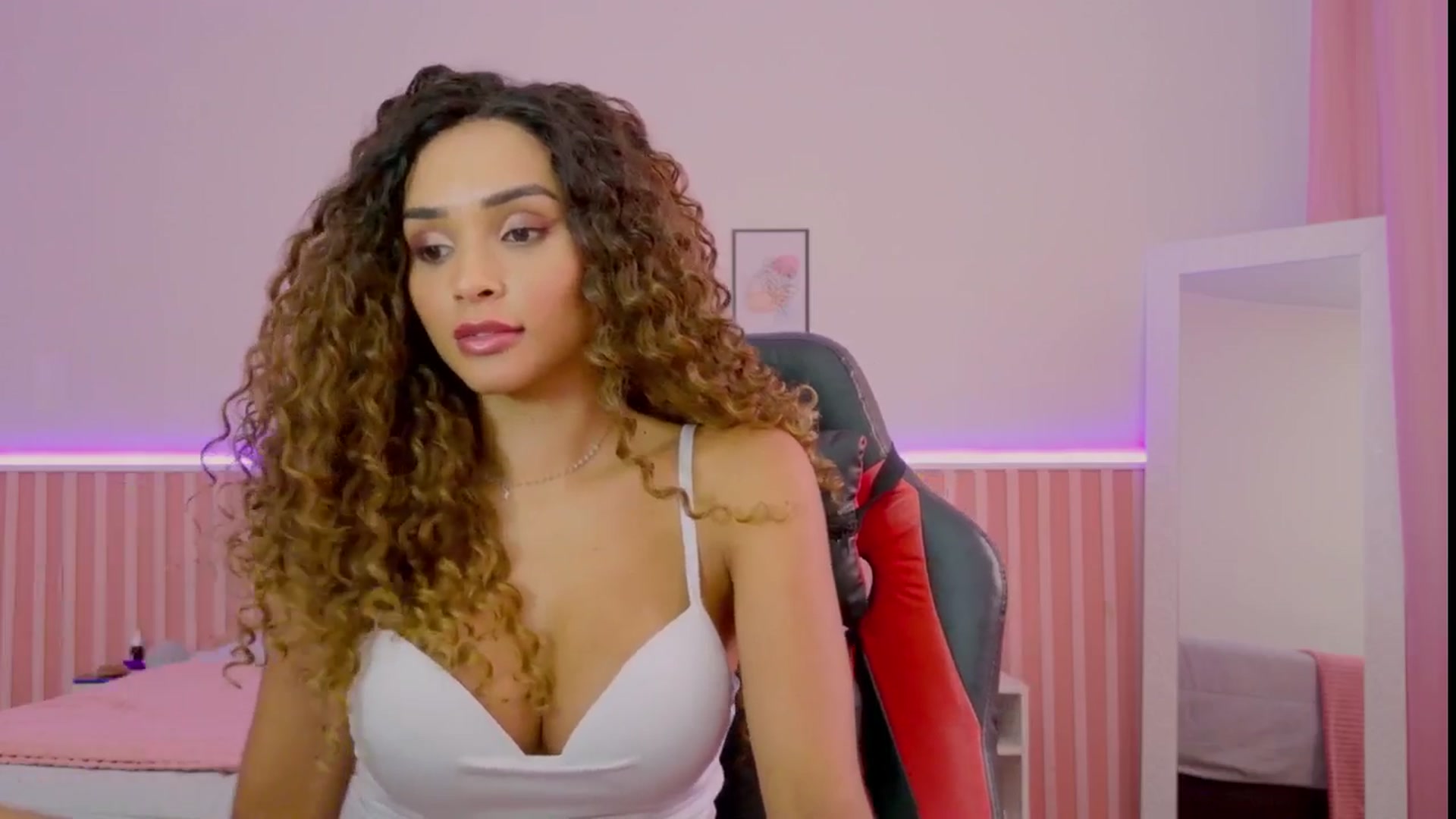 Gallery image thumbnail from Helen9g38's myfreecams stream on, 07/11/2025, 18:09 image 13 of 20