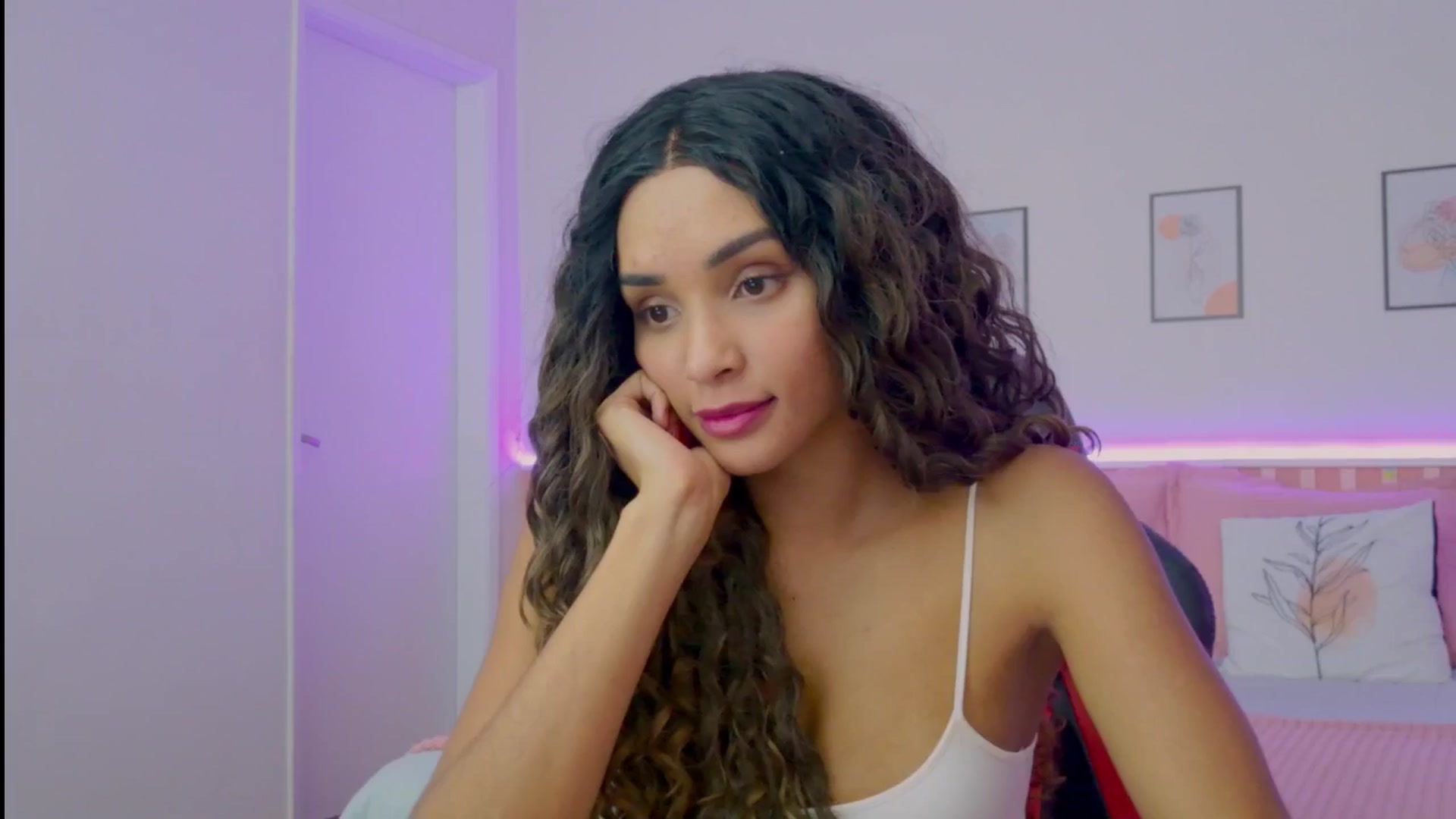 Gallery image thumbnail from Helen9g38's myfreecams stream on, 08/04/2025, 19:32 image 1 of 20