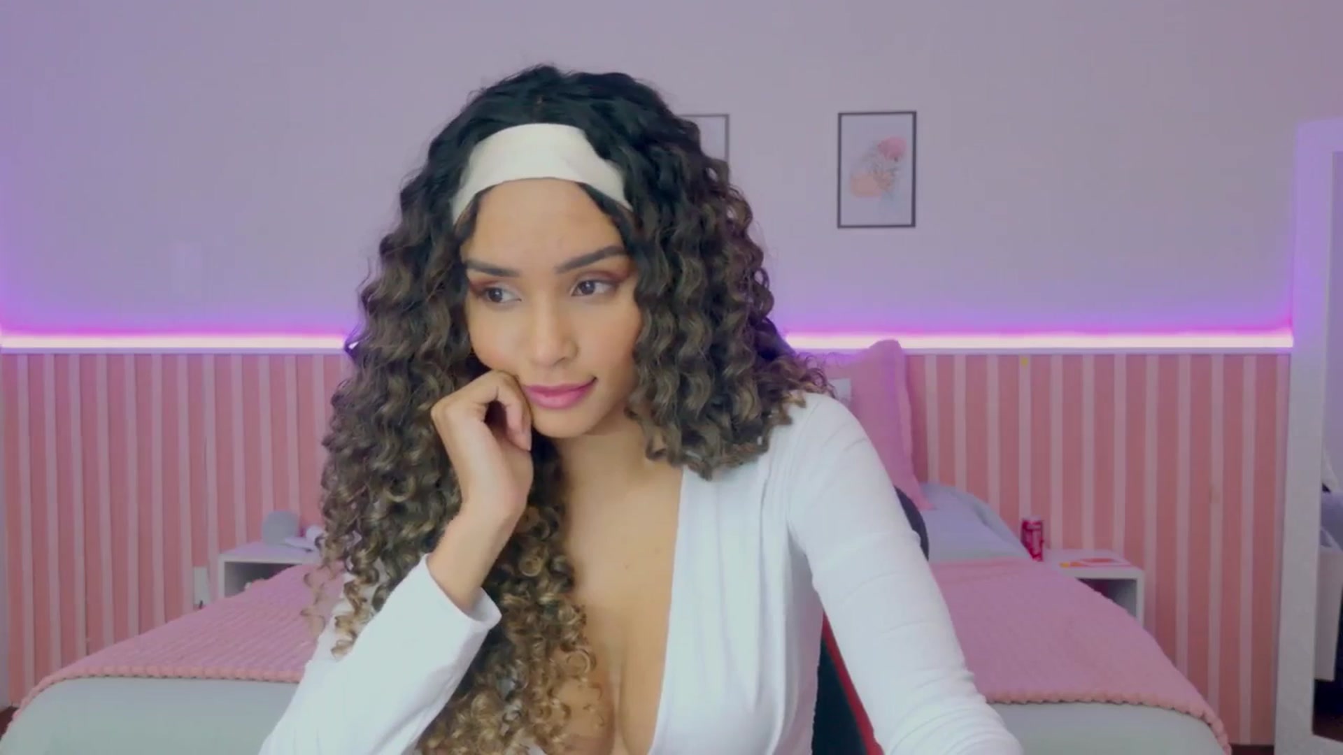 Gallery image thumbnail from Helen9g38's myfreecams stream on, 08/30/2025, 14:36 image 18 of 20