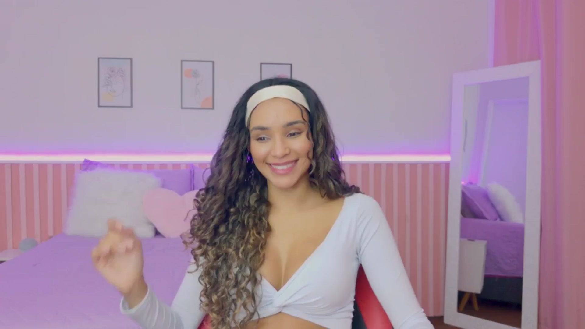 Gallery image thumbnail from Helen9g38's myfreecams stream on, 09/04/2025, 13:08 image 12 of 20